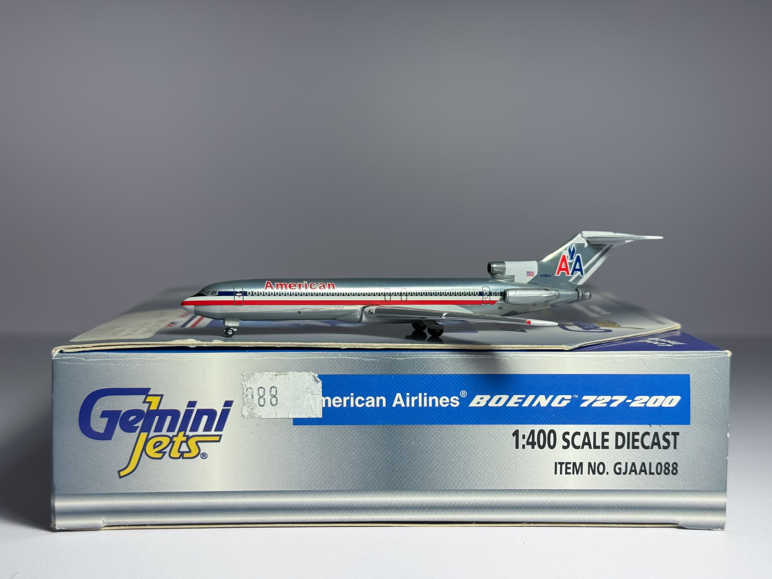 American Airlines Boeing 727-200 1:400 Gemini Jets N718AA (GJAAL088)