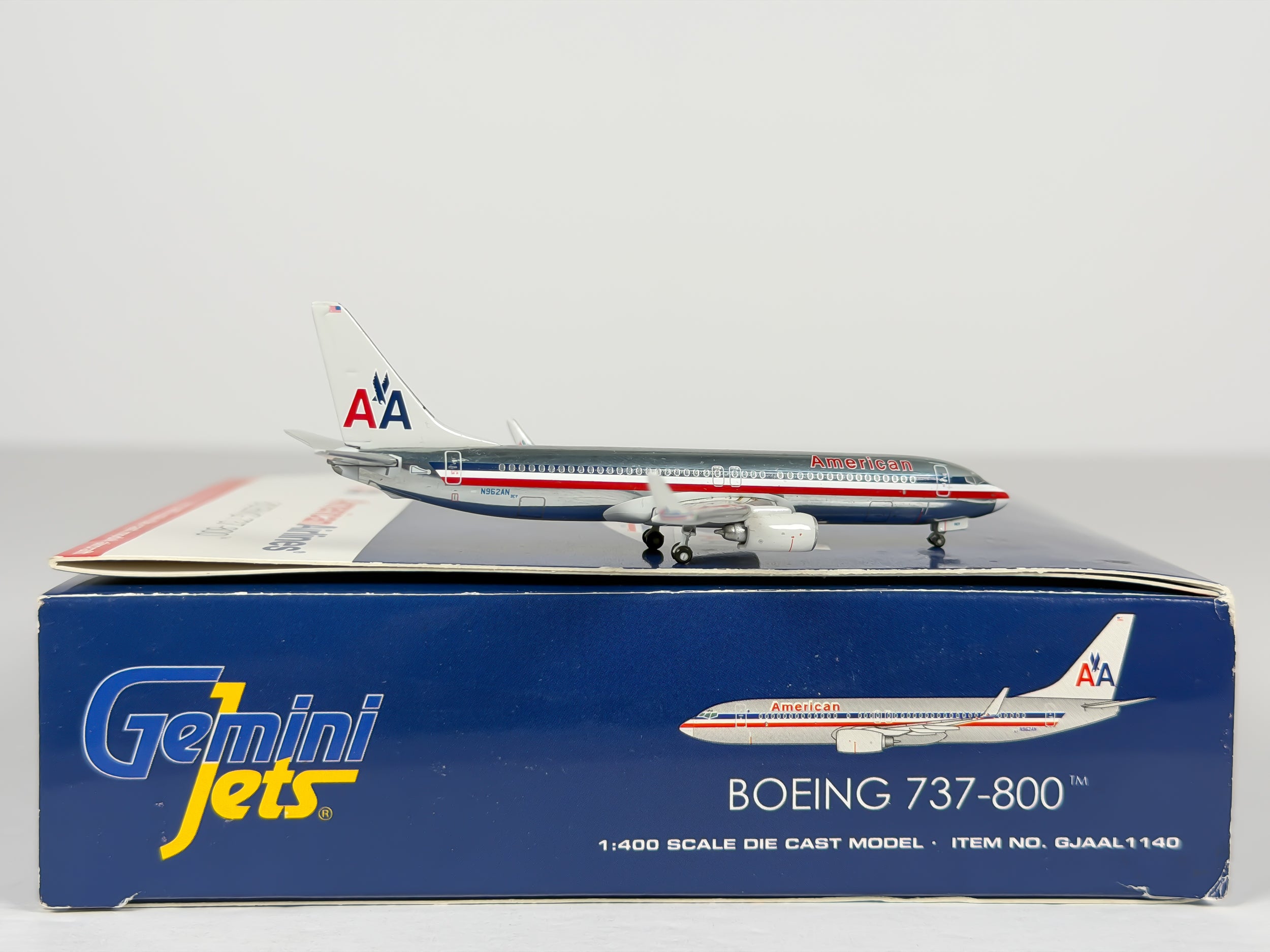 American Airlines Boeing 737-800 1:400 Gemini Jets N962AN (GJAAL1140)