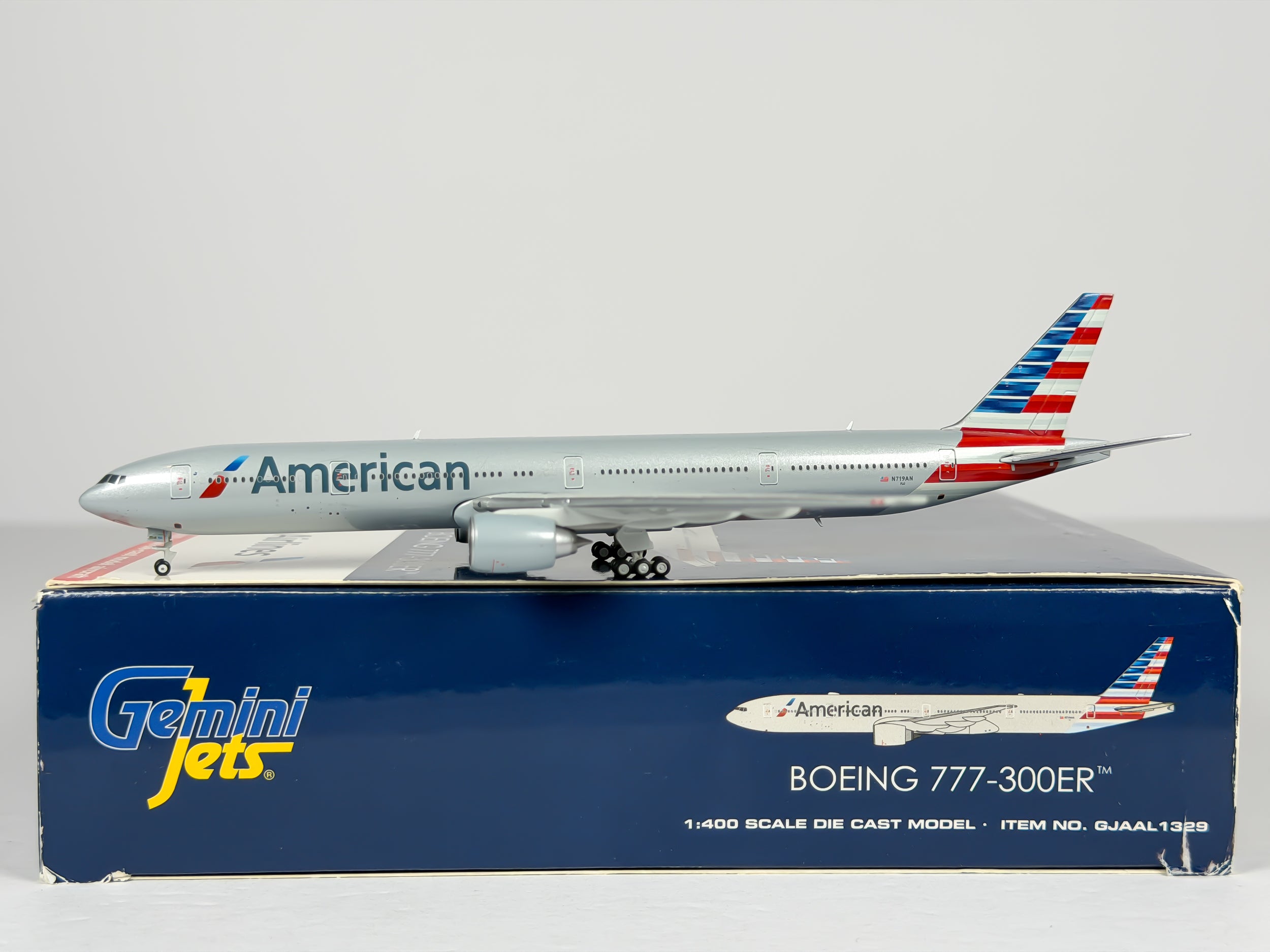 American Airlines Boeing 777-300ER 1:400 Gemini Jets N719AN (GJAAL1329)