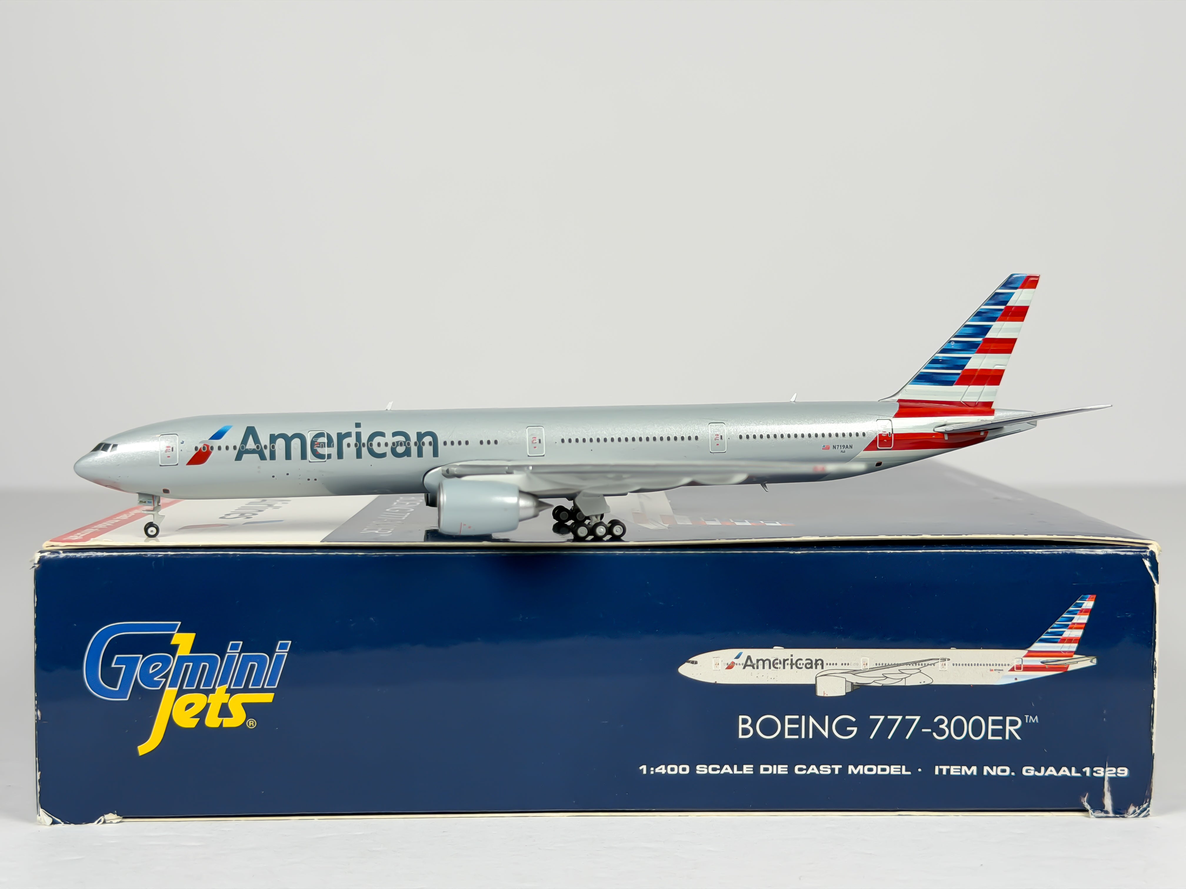 American Airlines Boeing 777-300ER 1:400 Gemini Jets N719AN (GJAAL1329)