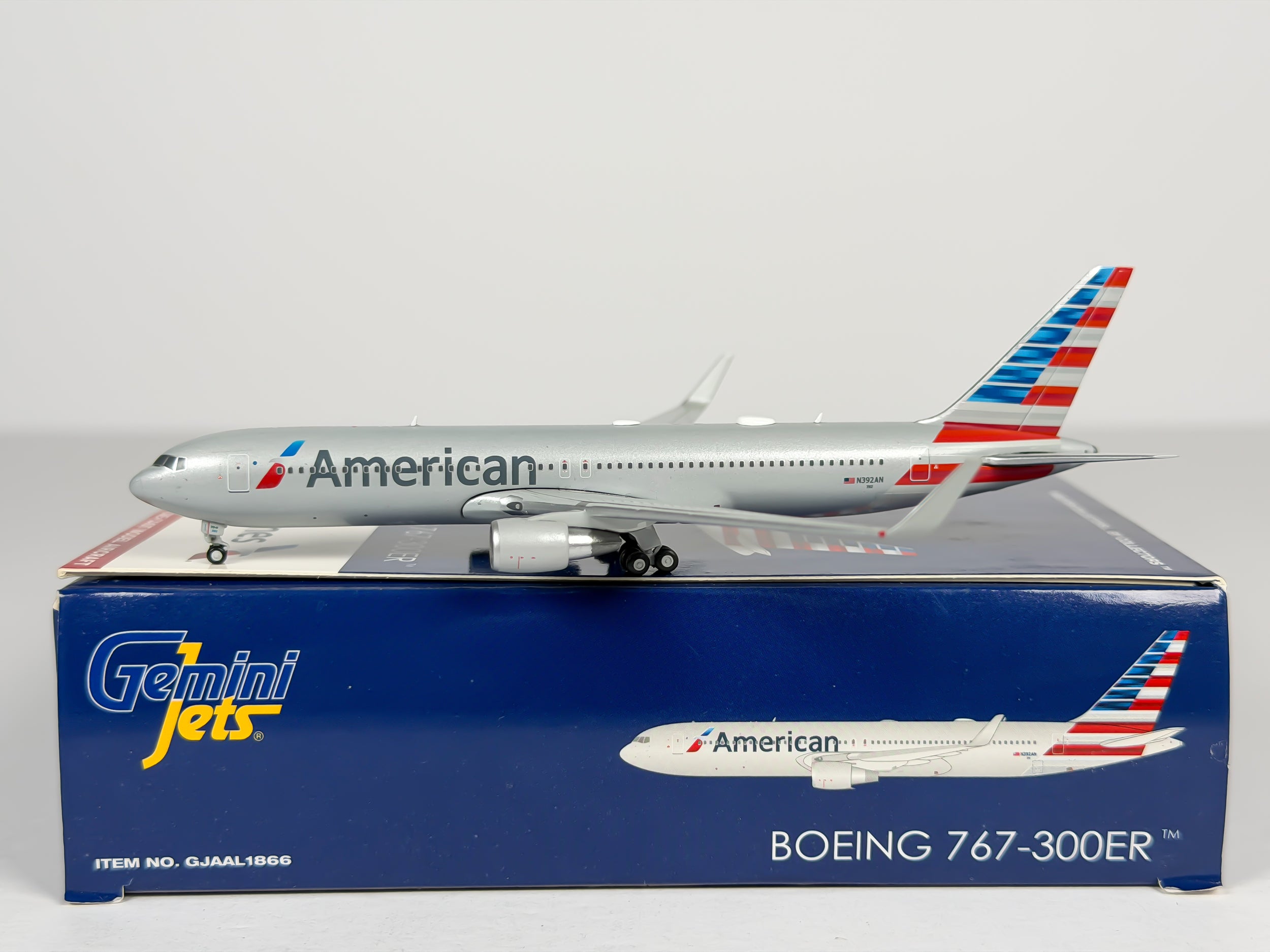 American Airlines Boeing 767-300ER 1:400 Gemini Jets N392AN (GJAAL1866)