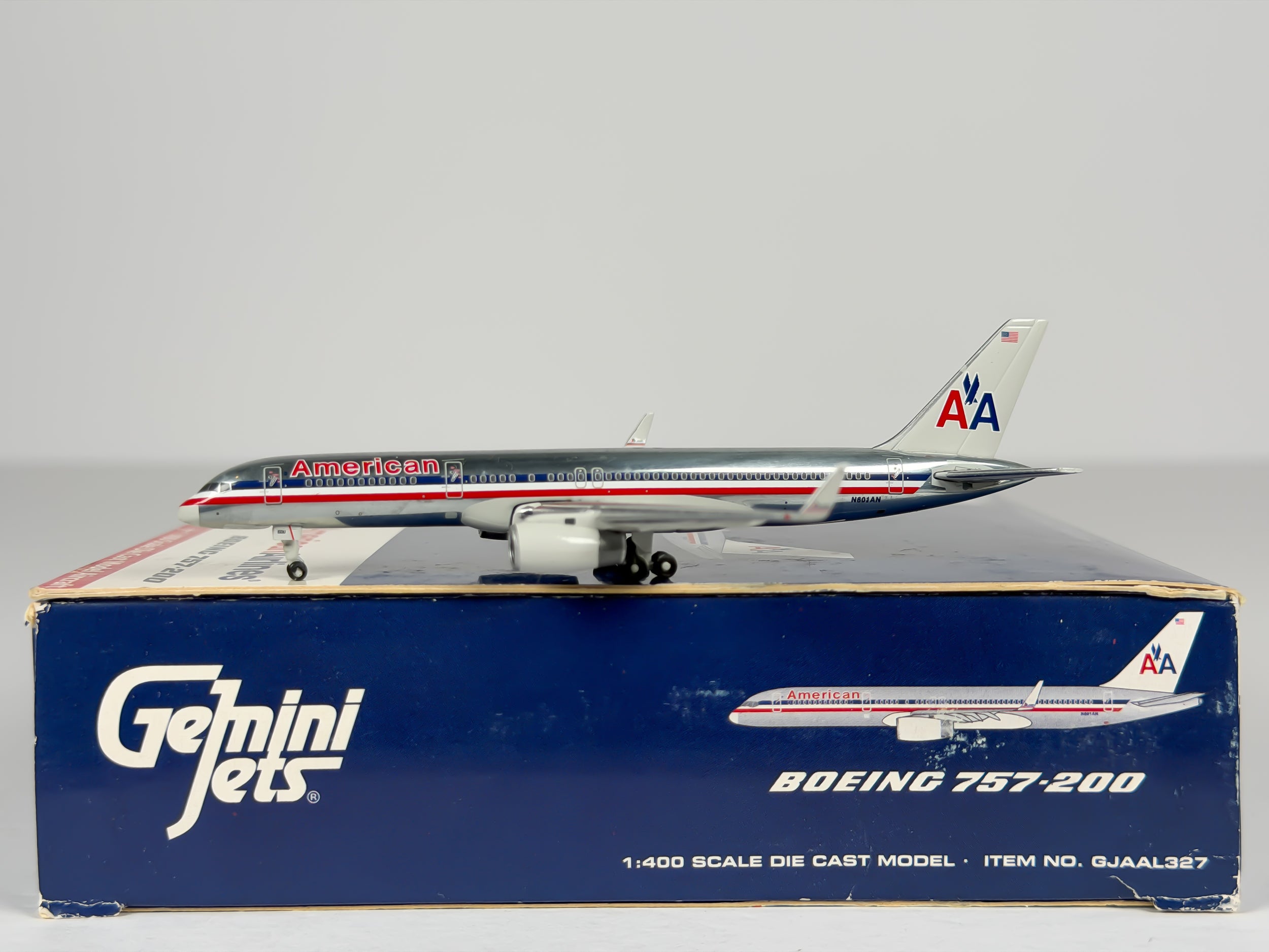 American Airlines Boeing 757-200 1:400 Gemini Jets N601AN (GJAAL327)