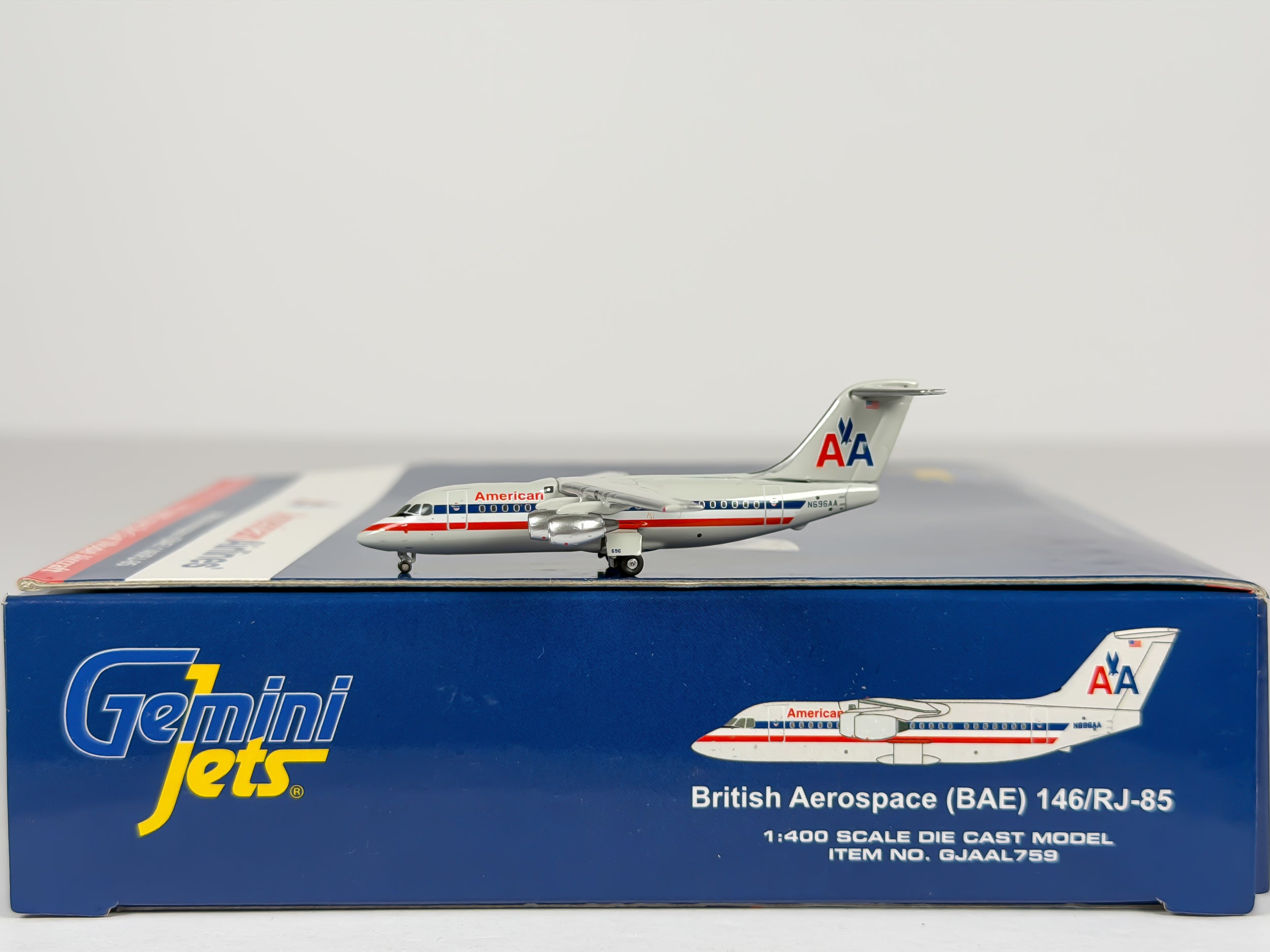 American Airlines BAe 146 (Avro RJ85) 1:400 Gemini Jets N696AA (GJAAL759)