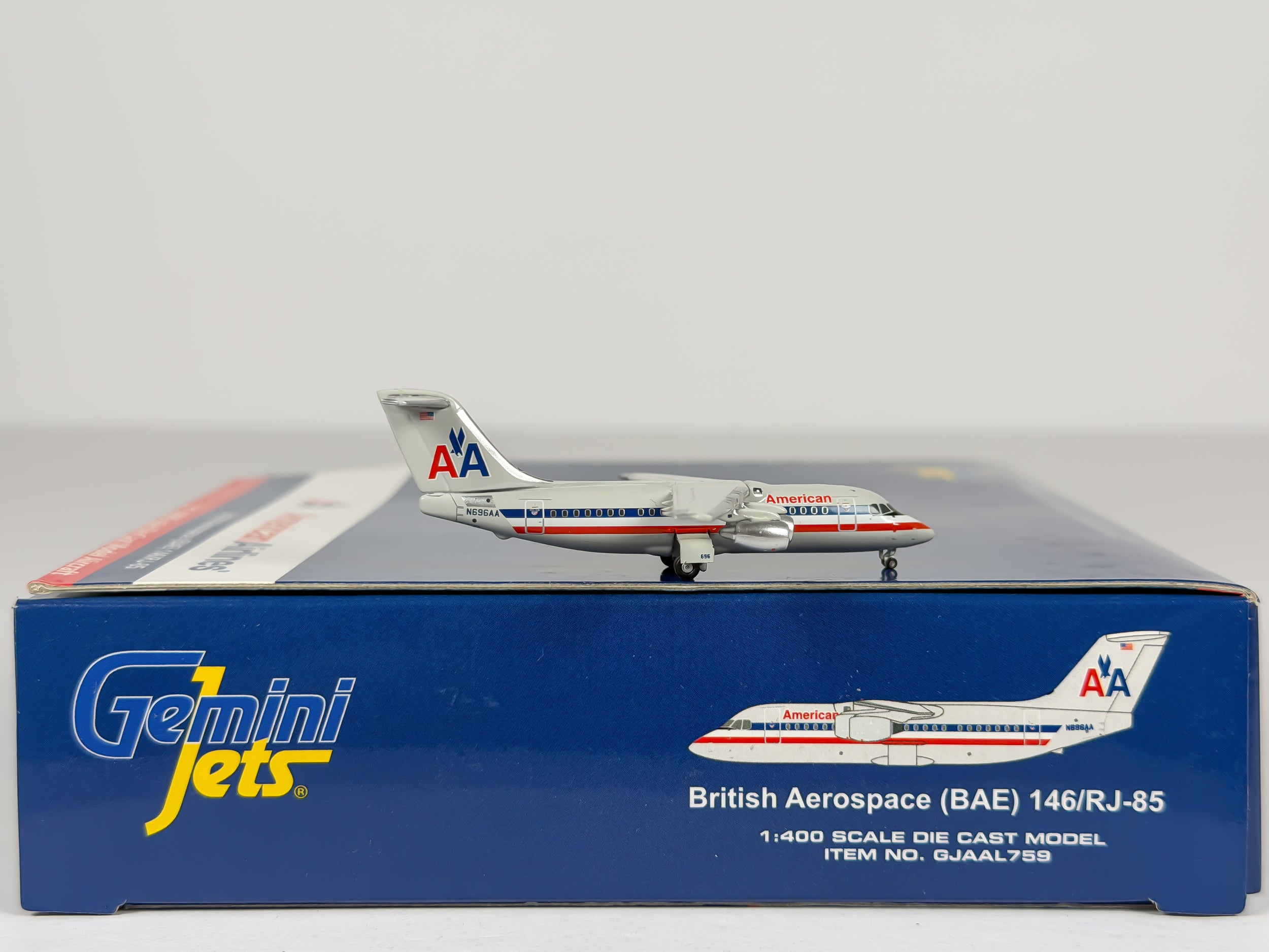 American Airlines BAe 146 (Avro RJ85) 1:400 Gemini Jets N696AA (GJAAL759)