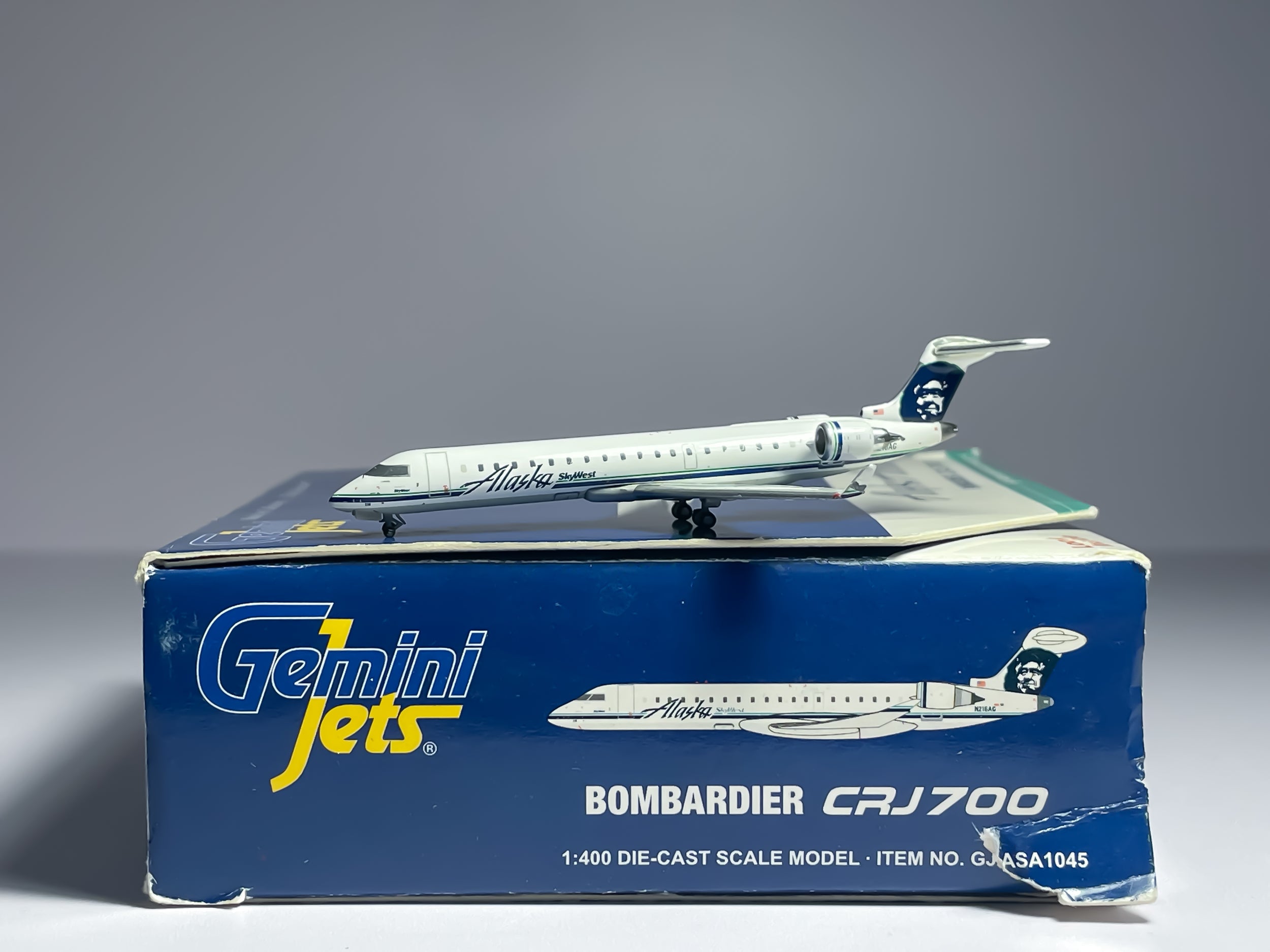 Alaska Airlines Bombardier CRJ700 1:400 Gemini Jets N216AG (GJASA1045)