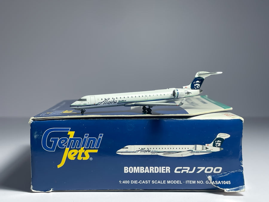 Alaska Airlines Bombardier CRJ700 1:400 Gemini Jets N216AG (GJASA1045)