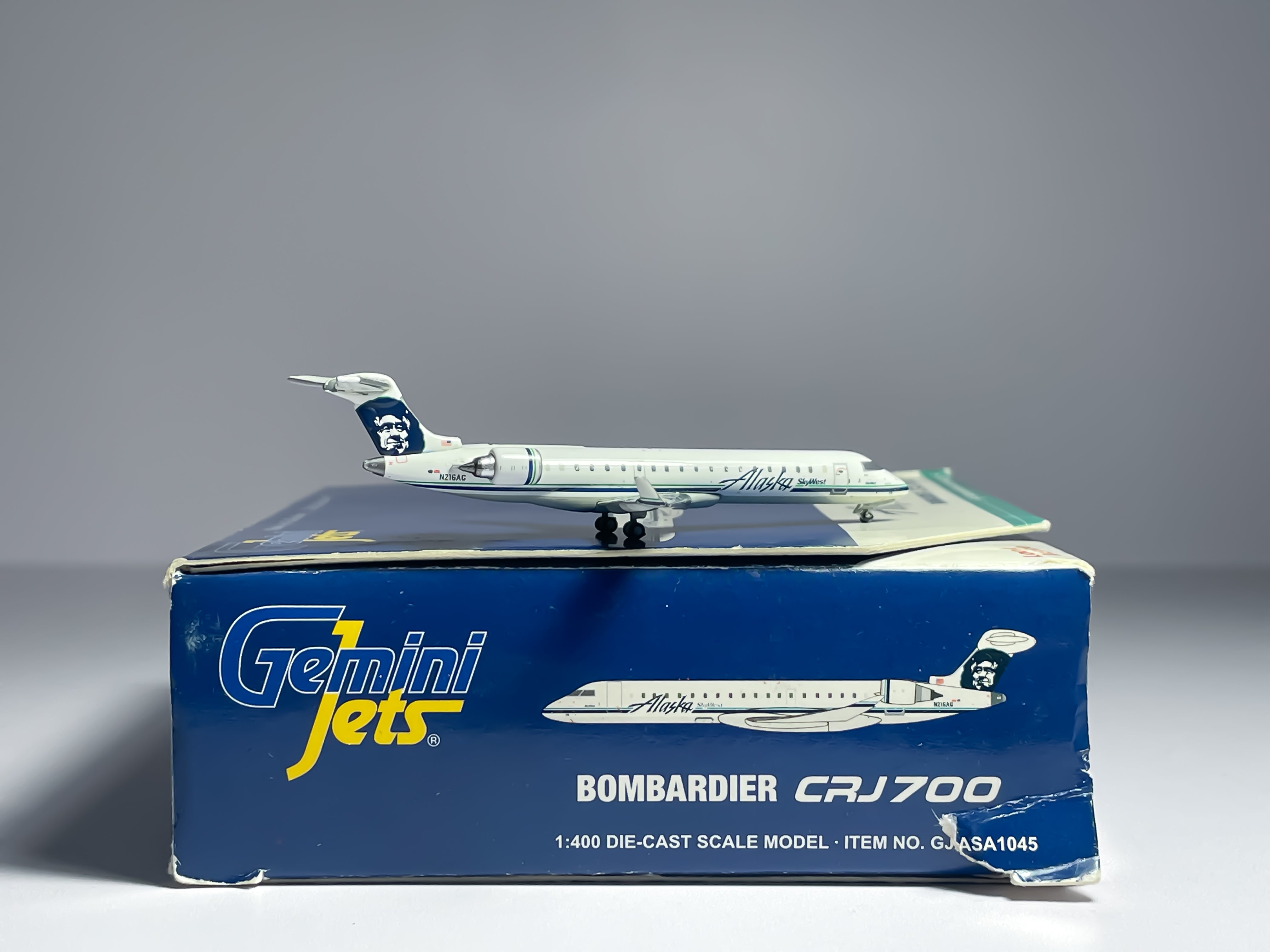 Alaska Airlines Bombardier CRJ700 1:400 Gemini Jets N216AG (GJASA1045)