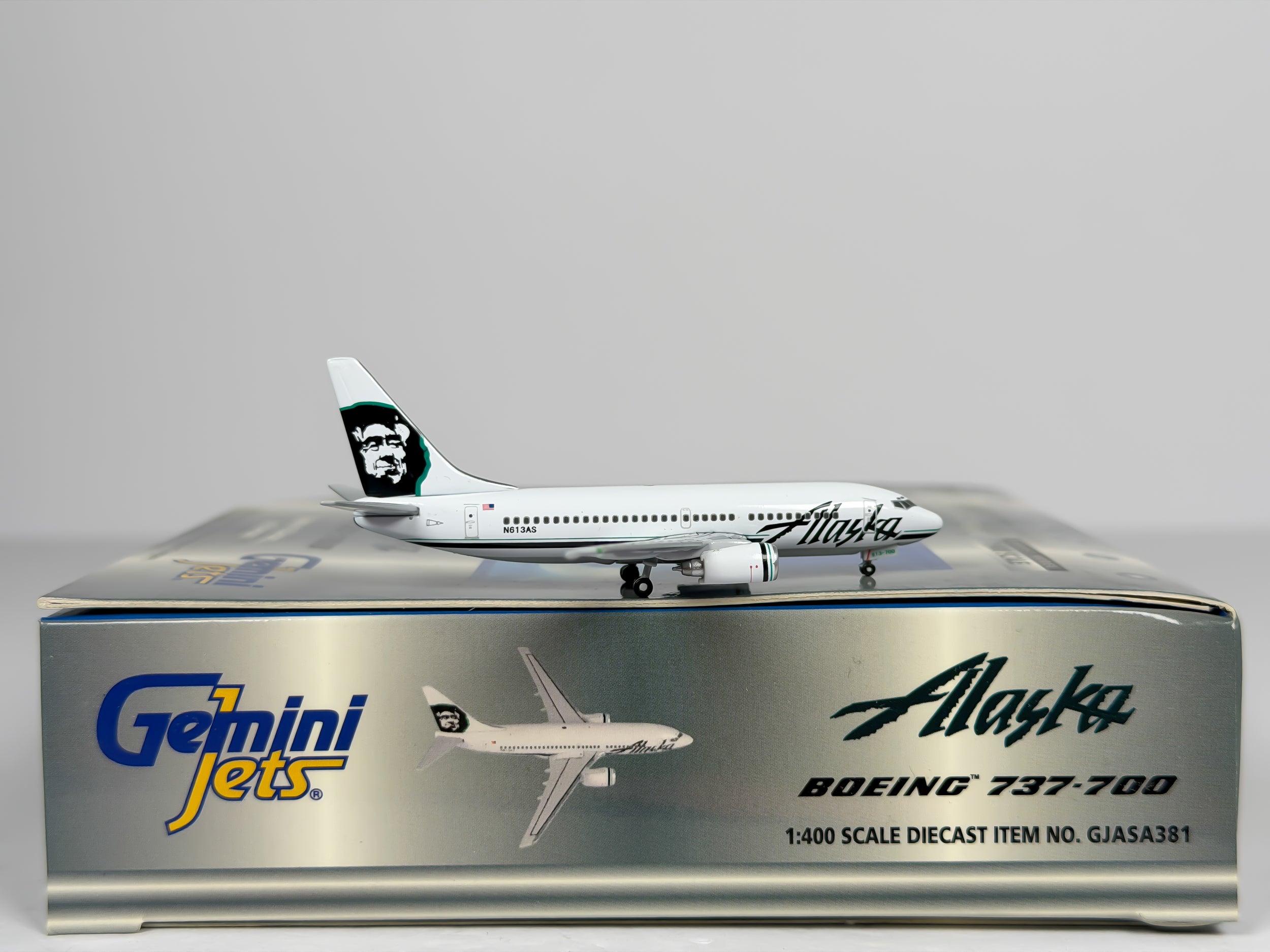 Alaska Airlines Boeing 737-700 1:400 Gemini Jets N613AS (GJASA381)