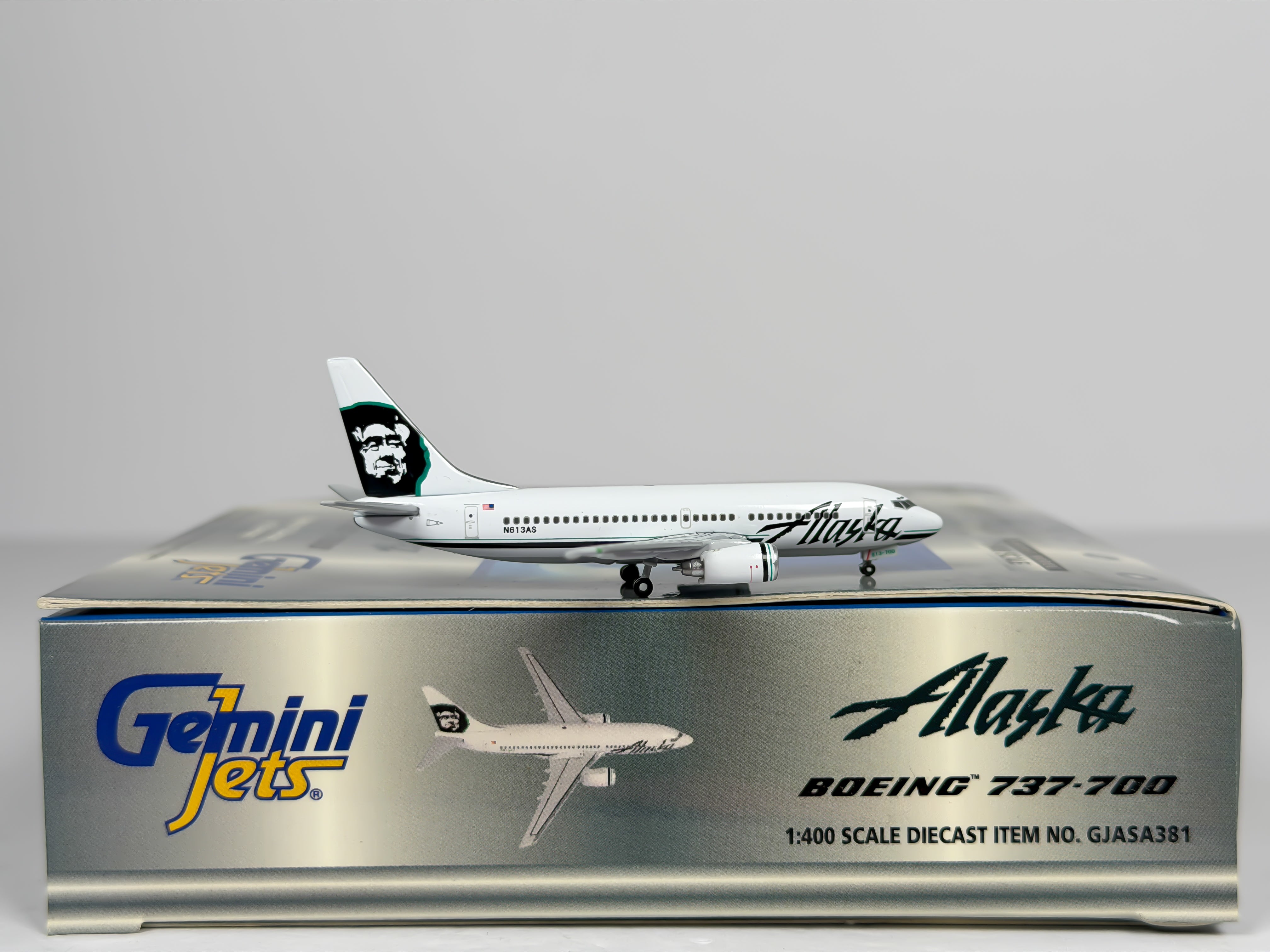 Alaska Airlines Boeing 737-700 1:400 Gemini Jets N613AS (GJASA381)