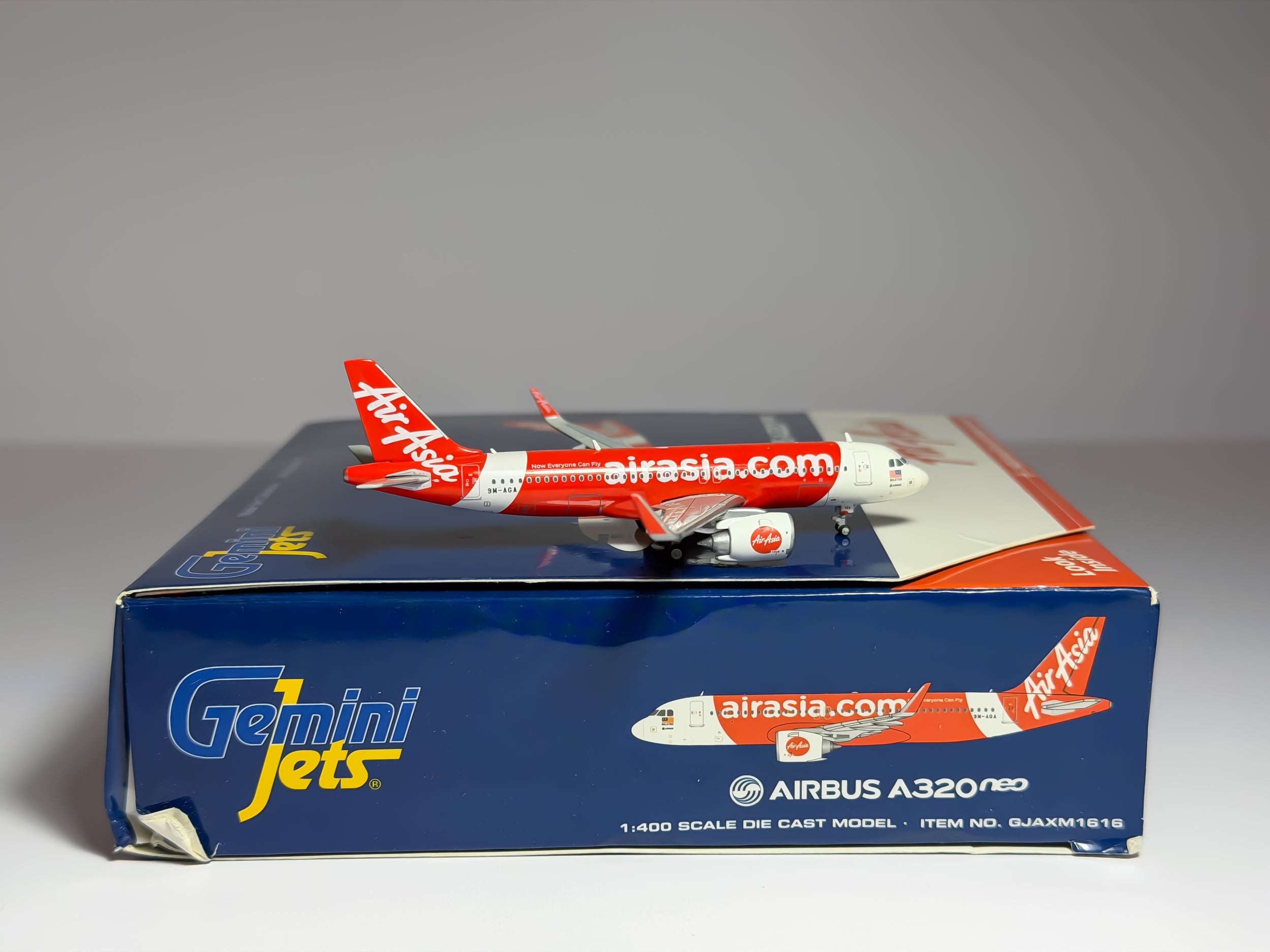 AirAsia X Airbus A320neo 1:400 Gemini Jets 9M-AGA (GJAXM1616)