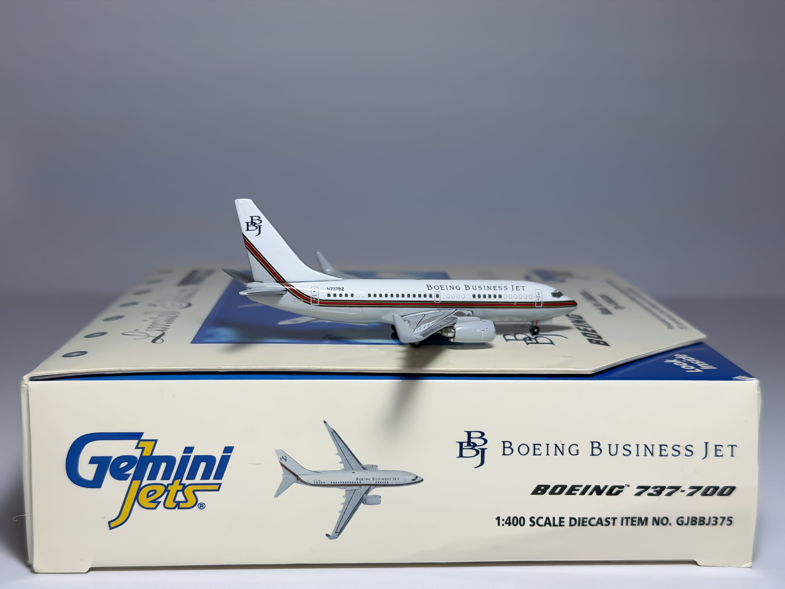Boeing Business Jet Boeing 737-700 1:400 Gemini Jets N737BZ (GJBBJ375)
