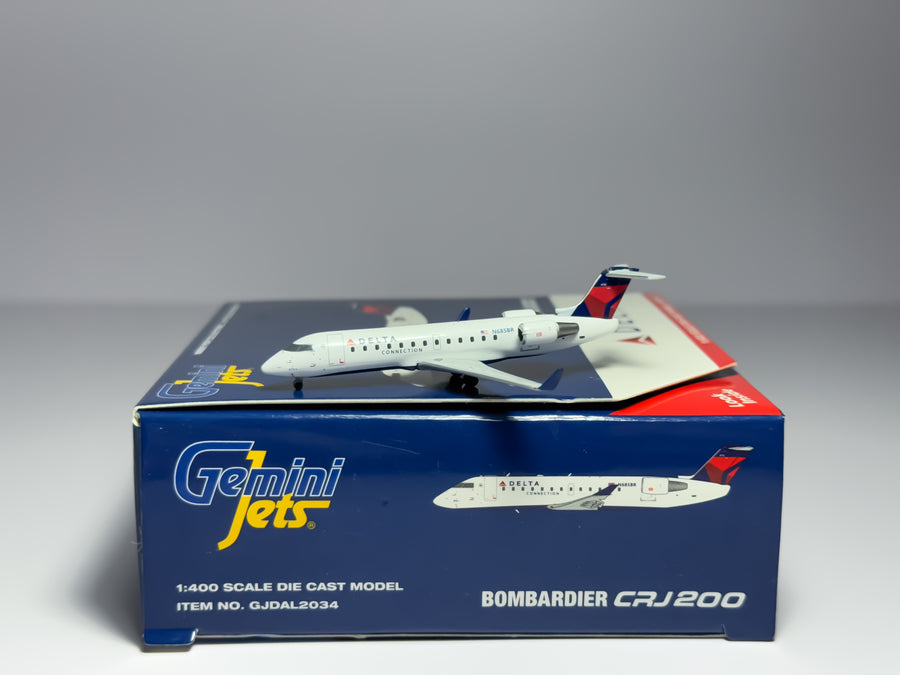 Delta Connection Bombardier CRJ200 1:400 Gemini Jets N685BR (GJDAL2034)