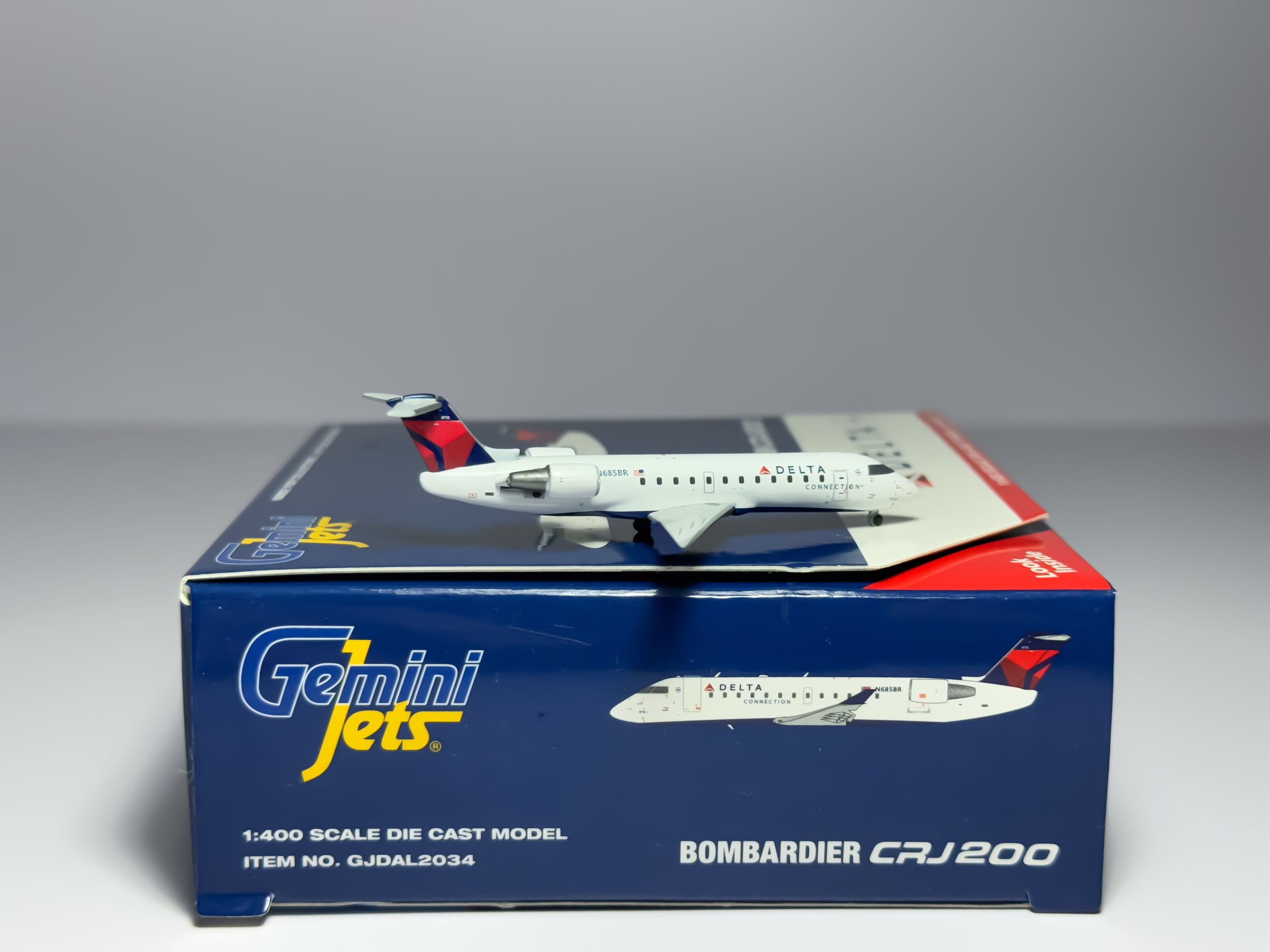 Delta Connection Bombardier CRJ200 1:400 Gemini Jets N685BR (GJDAL2034)
