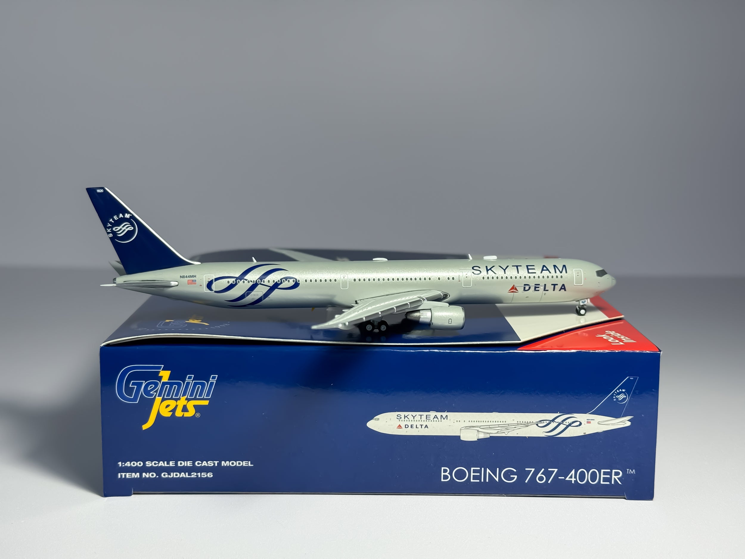 Delta Air Lines Boeing 767-400ER 1:400 Gemini Jets N844MH (GJDAL2156)