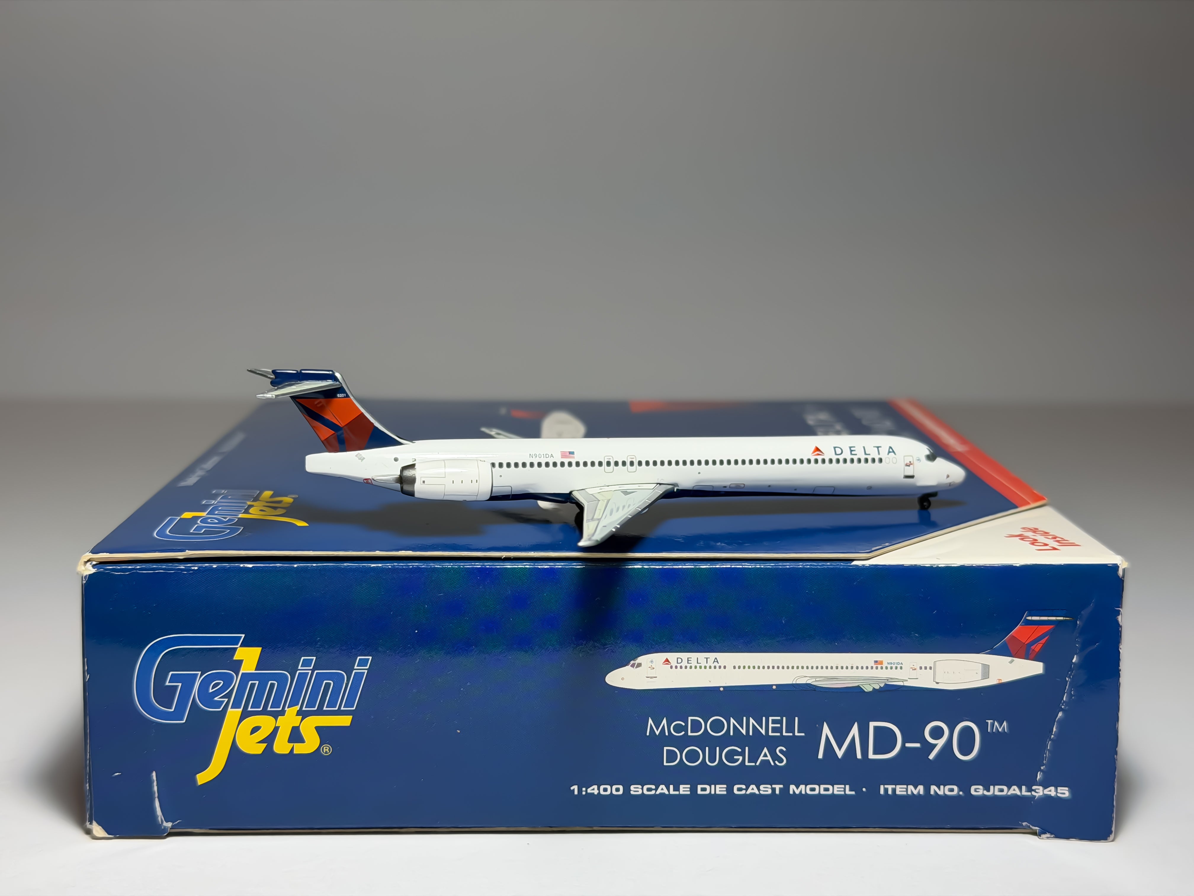 Delta Air Lines McDonnell Douglas MD-90 1:400 Gemini Jets N901DA (GJDAL345)