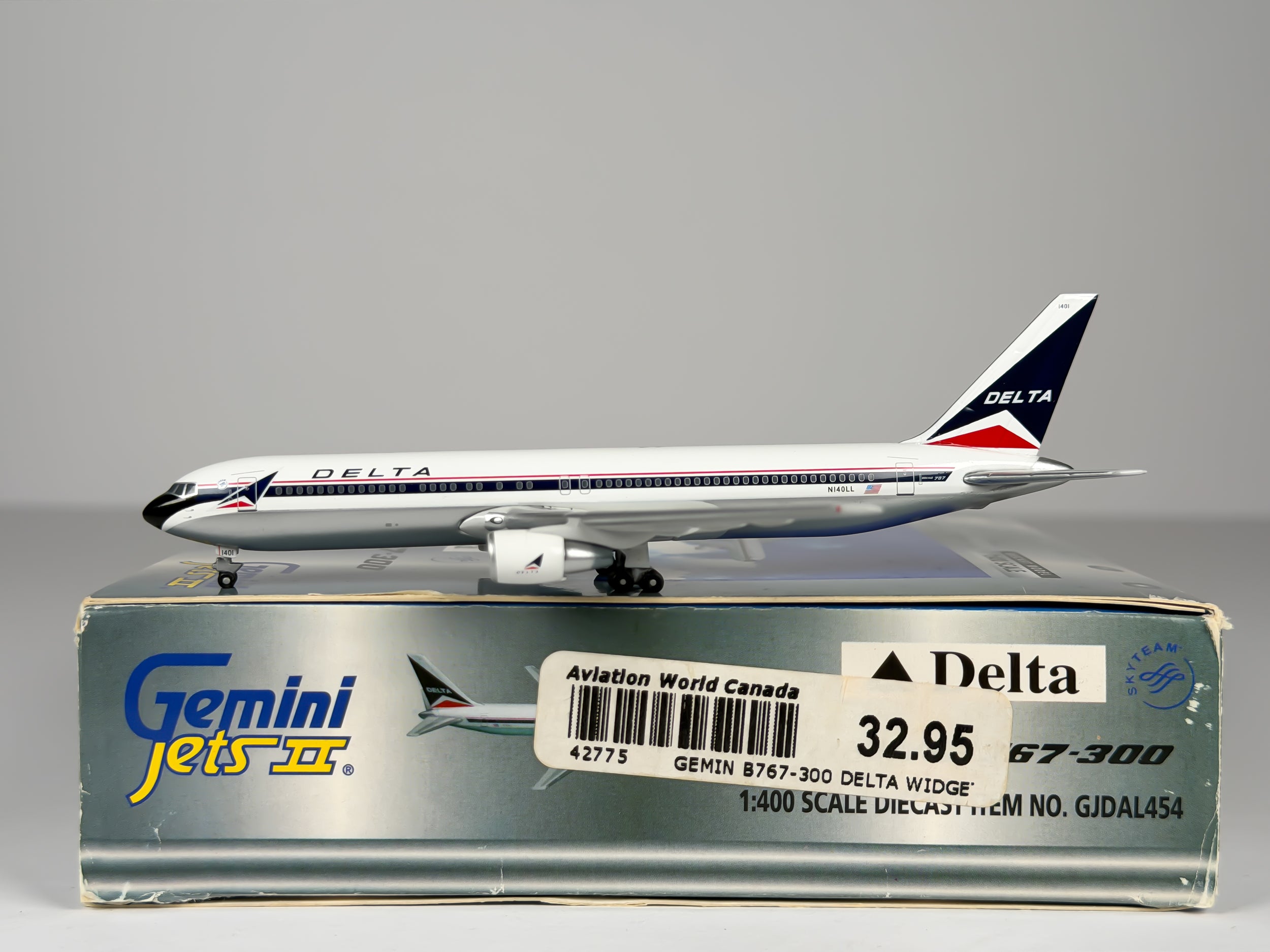 Delta Air Lines Boeing 767-300 1:400 Gemini Jets N140LL (GJDAL454)
