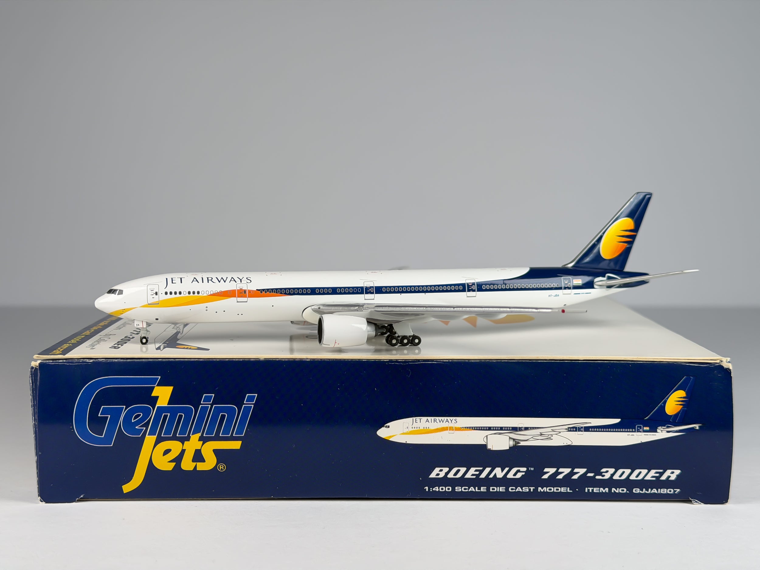 Jet Airways Boeing 777-300ER 1:400 Gemini Jets VT-JEA (GJJAI807)
