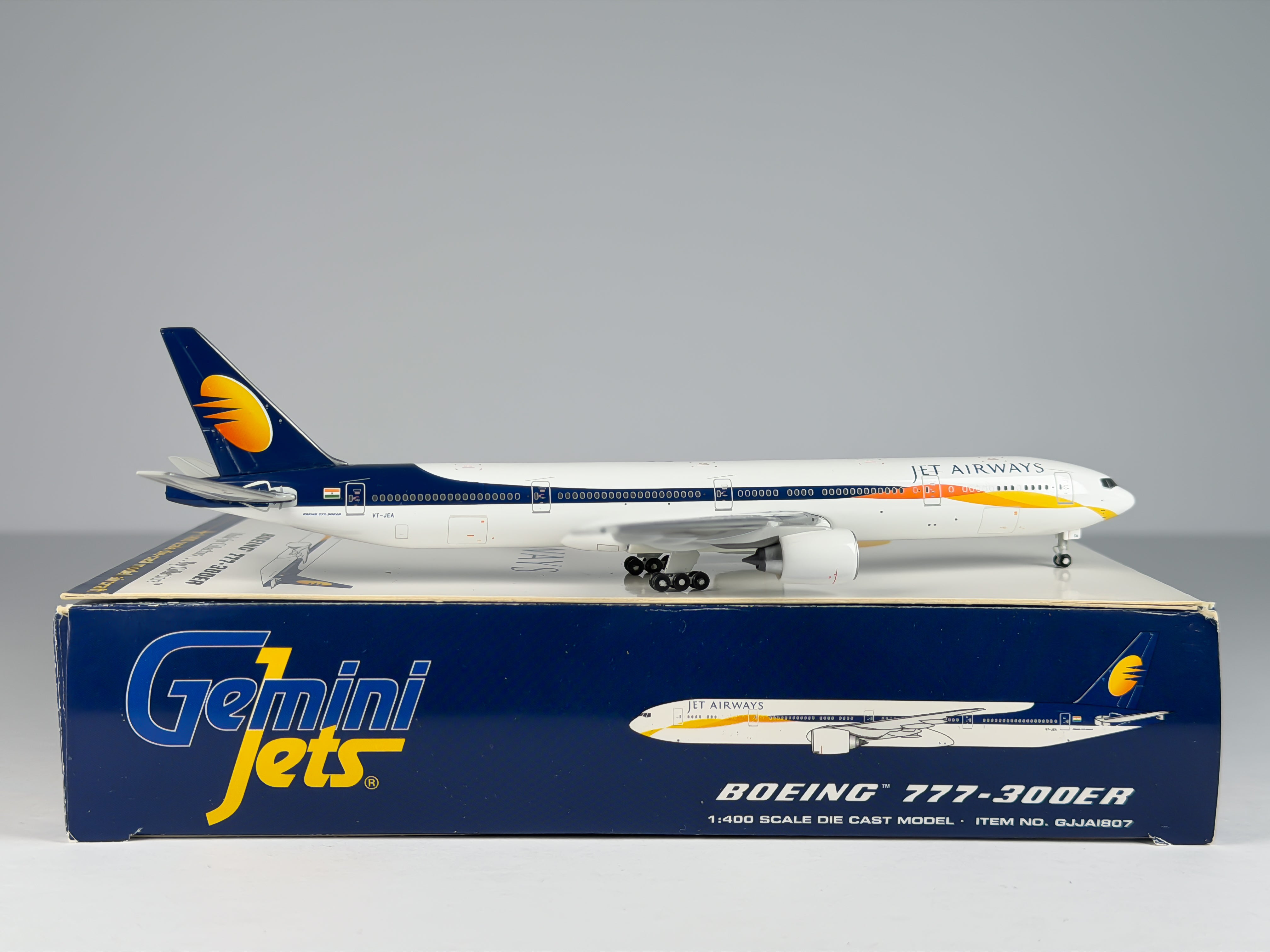 Jet Airways Boeing 777-300ER 1:400 Gemini Jets VT-JEA (GJJAI807)