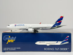 LATAM Airlines Boeing 767-300 1:400 Gemini Jets CC-CWV (GJLAN1849)