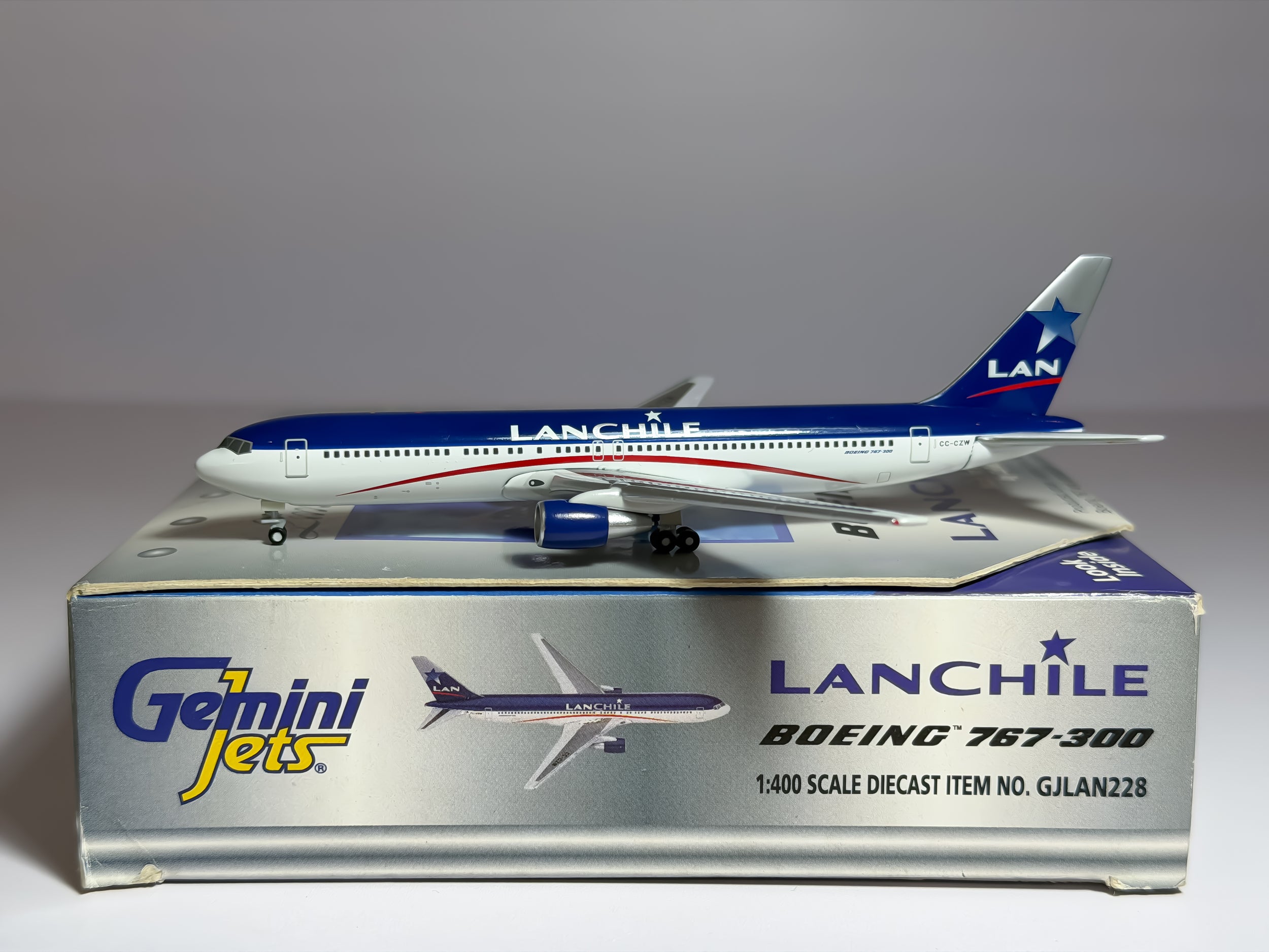 LAN Chile Boeing 767-300 1:400 Gemini Jets CC-CZW (GJLAN228)