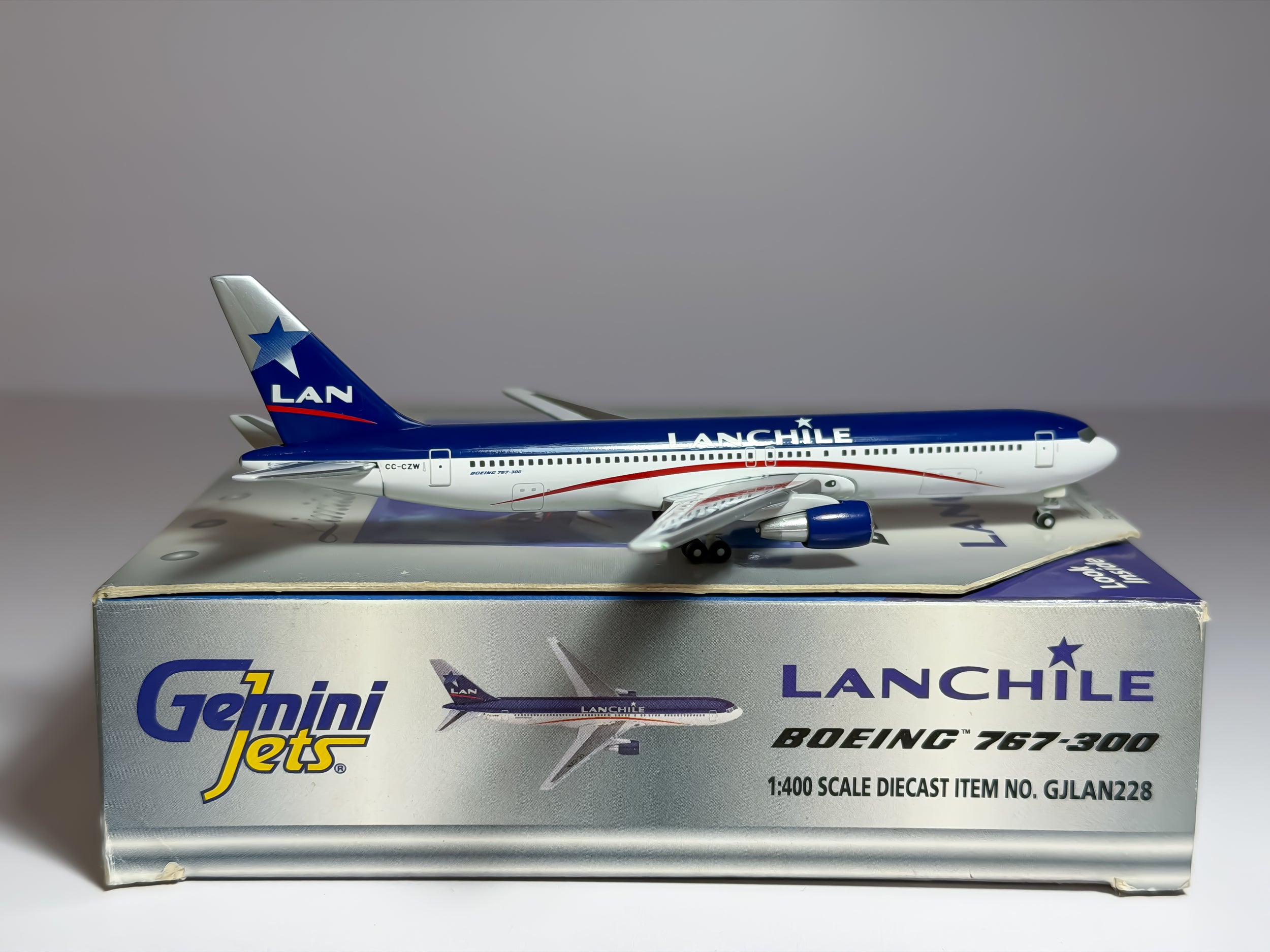 LAN Chile Boeing 767-300 1:400 Gemini Jets CC-CZW (GJLAN228)