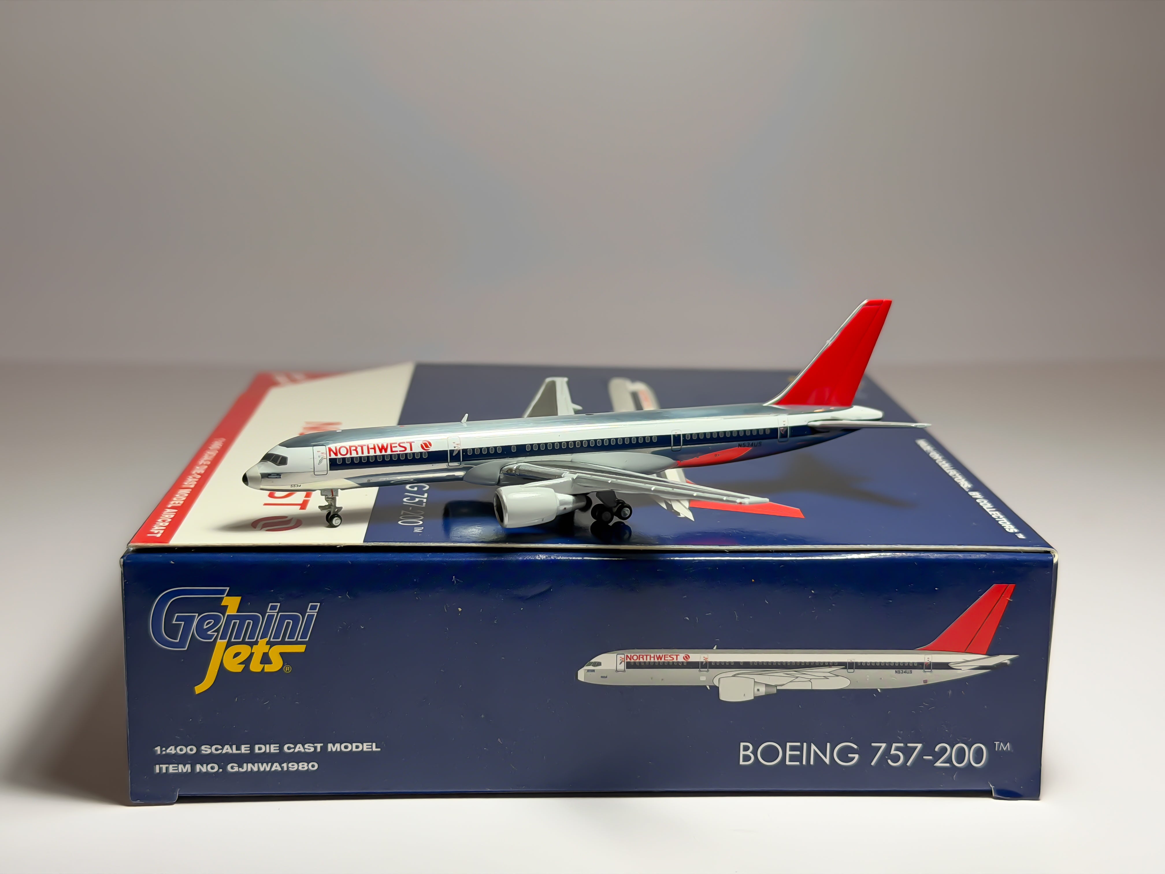 Northwest Airlines Boeing 757-200 1:400 Gemini Jets N534US (GJNWA1980)