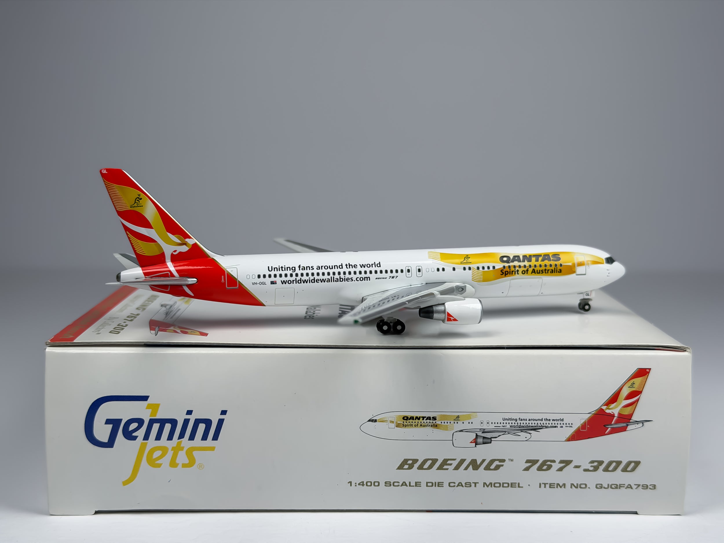 Qantas Airways Boeing 767-300 1:400 Gemini Jets VH-OGL (GJQFA793)