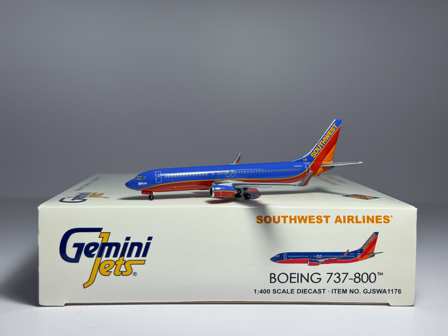 Southwest Airlines Boeing 737-800 1:400 Gemini Jets N8301J (GJSWA1176)