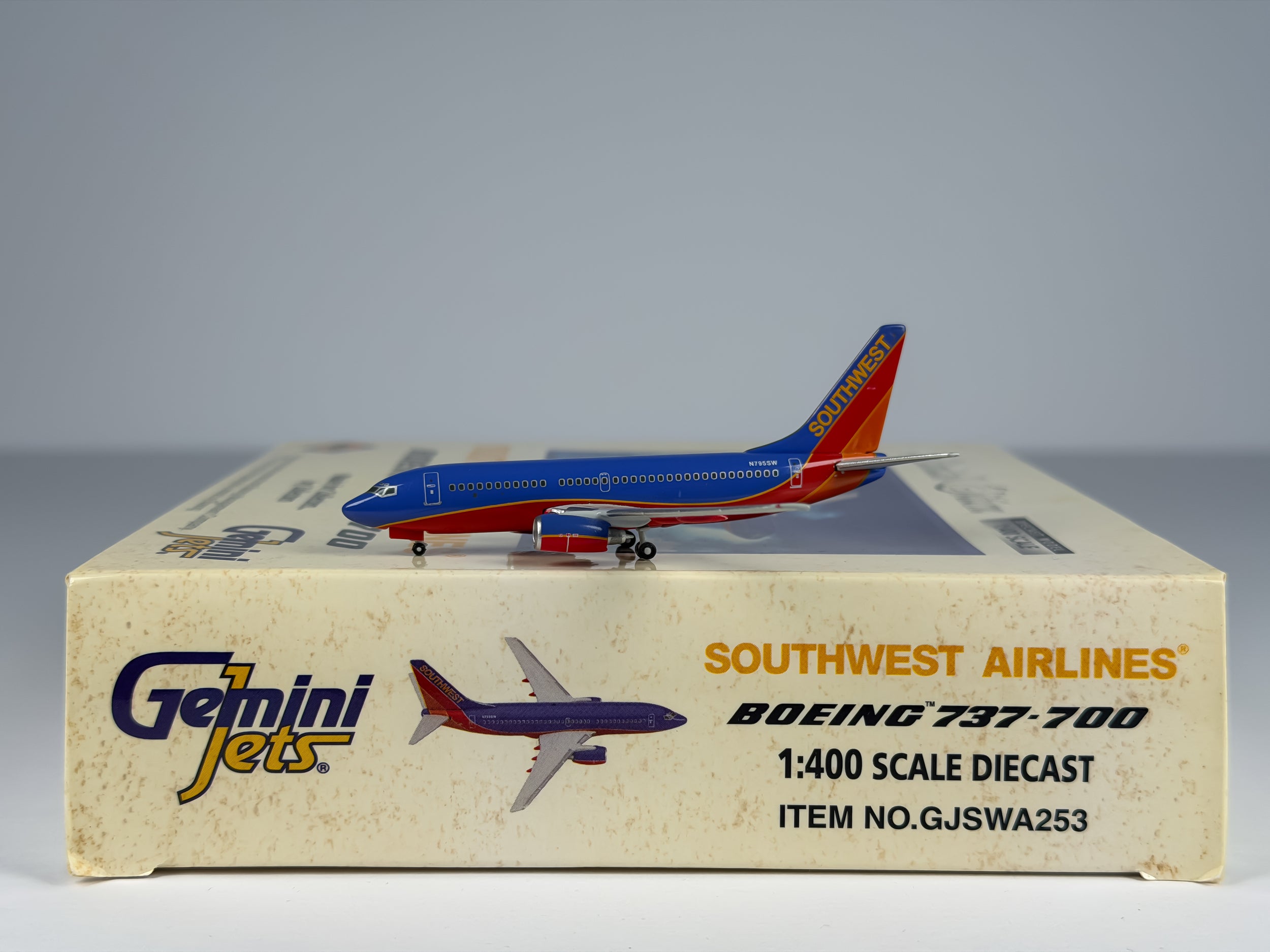 Southwest Airlines Boeing 737-700 1:400 Gemini Jets N795SW (GJSWA253)