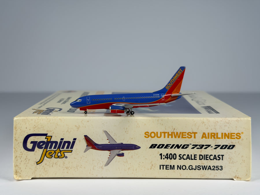 Southwest Airlines Boeing 737-700 1:400 Gemini Jets N795SW (GJSWA253)
