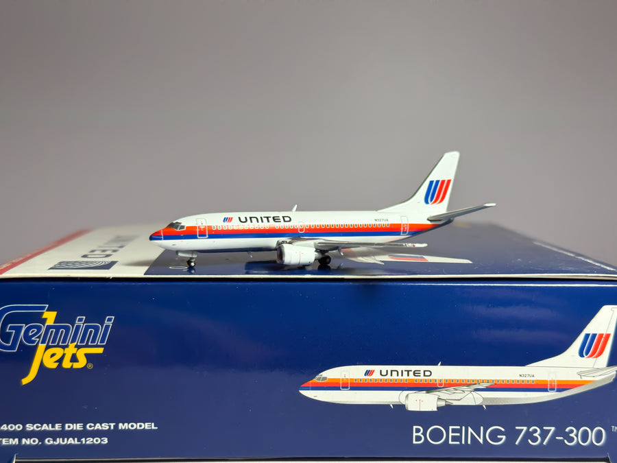 United Airlines Boeing 737-300 1:400 Gemini Jets N327UA (GJUAL1203)