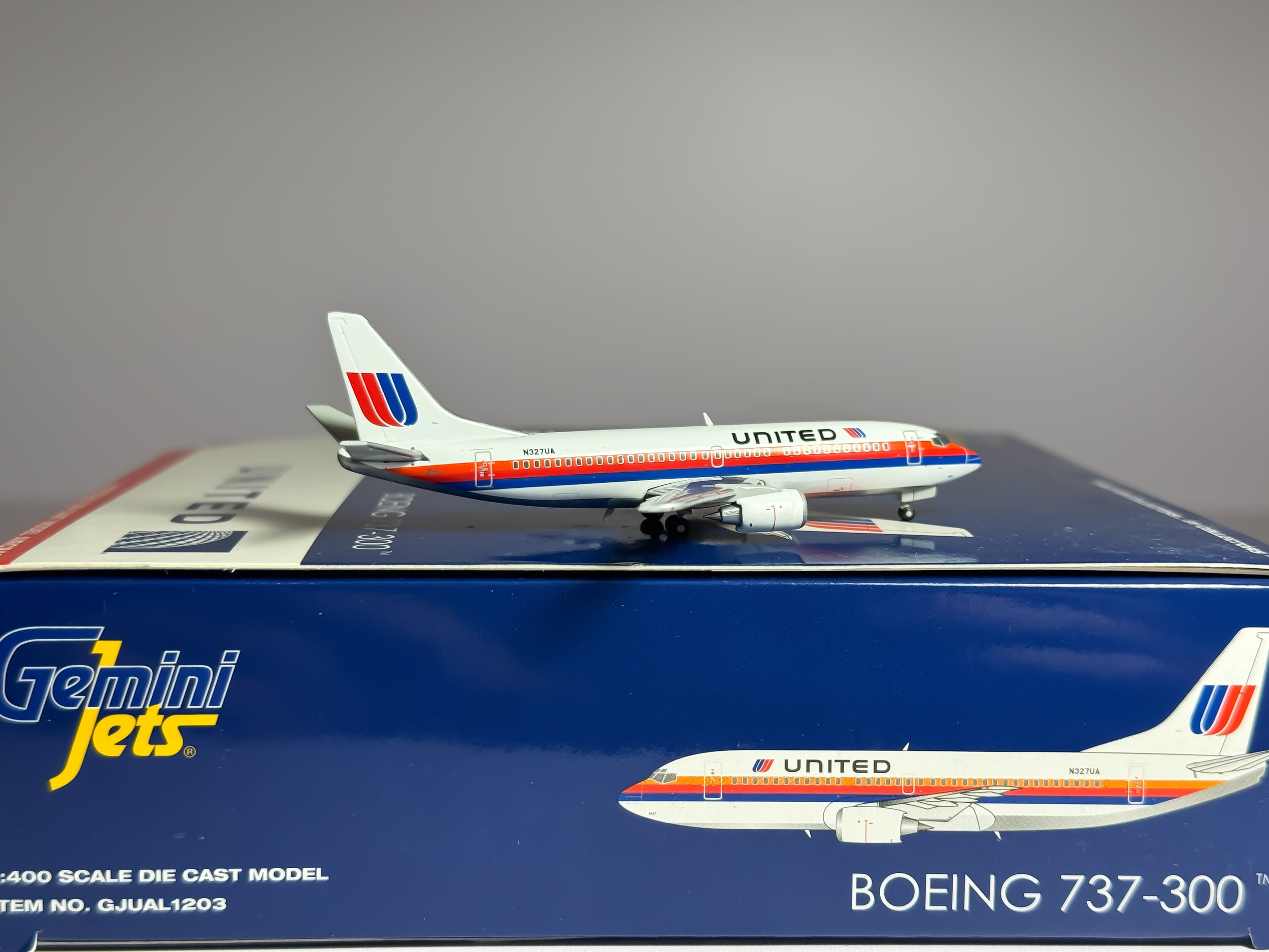 United Airlines Boeing 737-300 1:400 Gemini Jets N327UA (GJUAL1203)