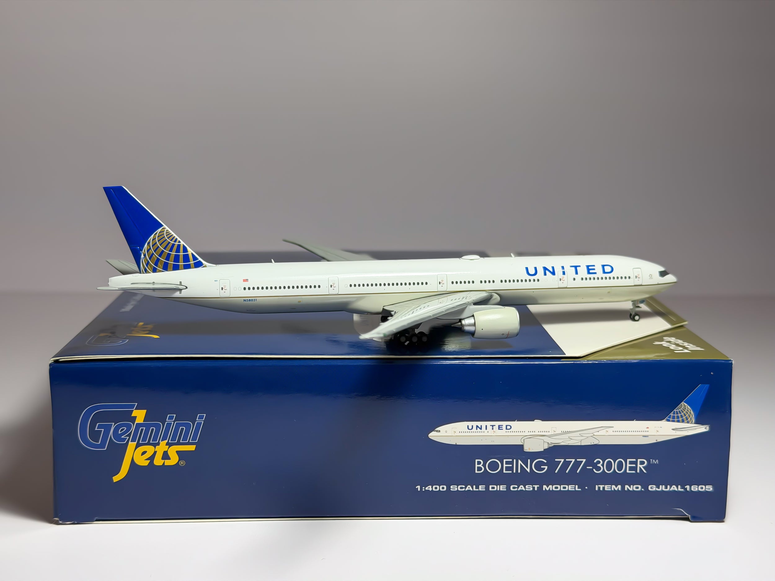 United Airlines Boeing 777-300ER 1:400 Gemini Jets N58031 (GJUAL1605)