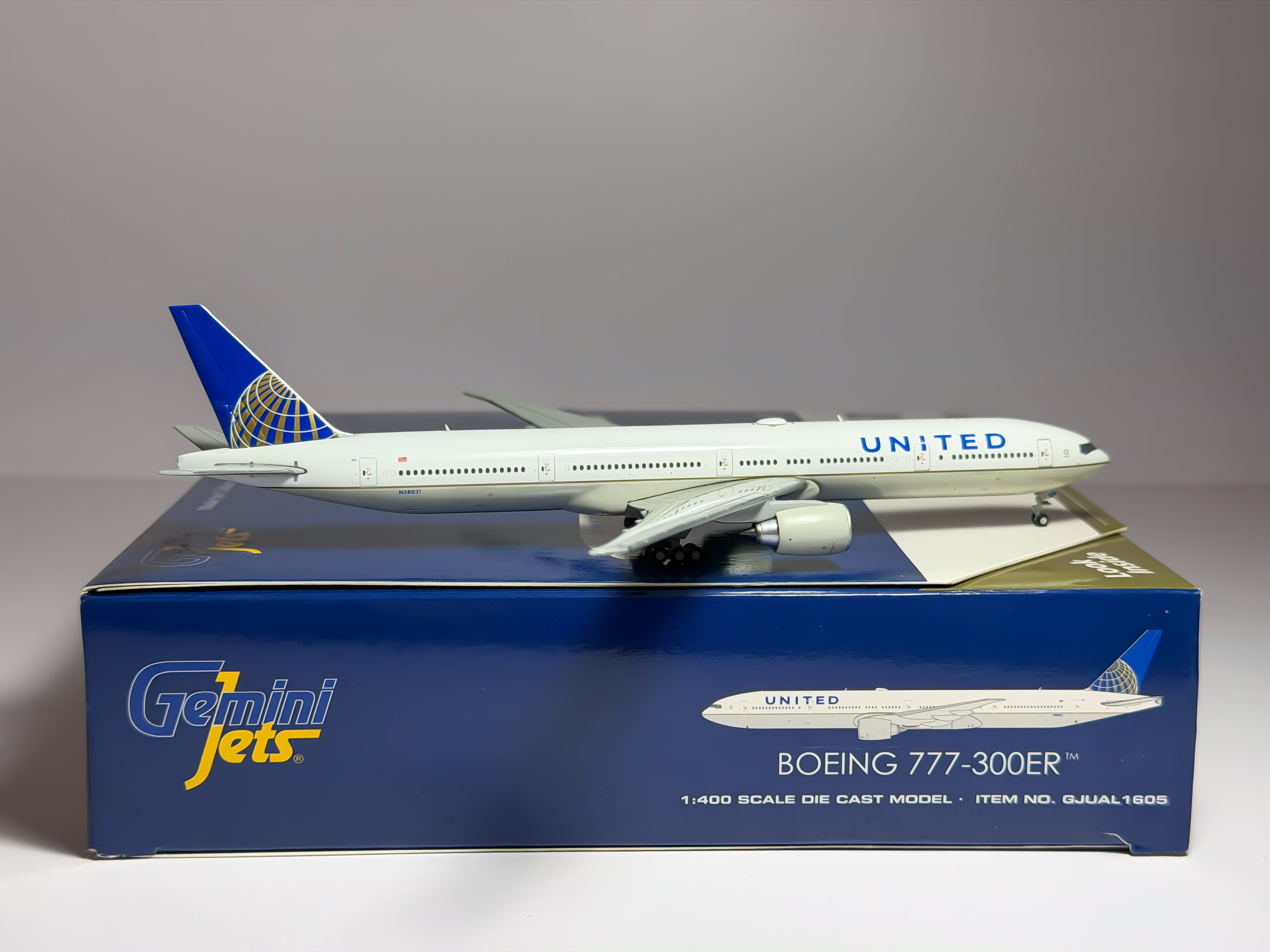United Airlines Boeing 777-300ER 1:400 Gemini Jets N58031 (GJUAL1605)