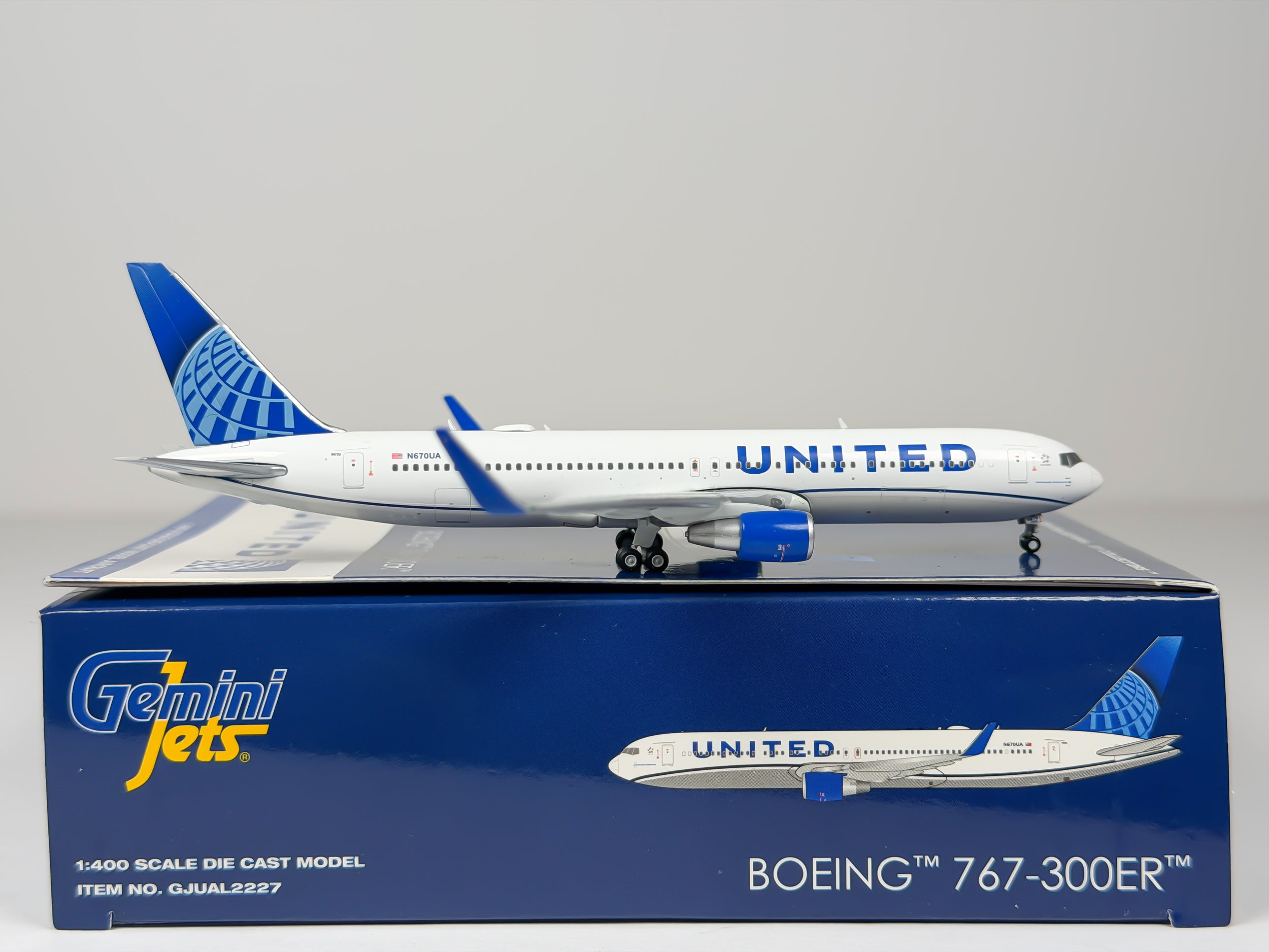 United Airlines Boeing 767-300ER 1:400 Gemini Jets N670UA (GJUAL2227)