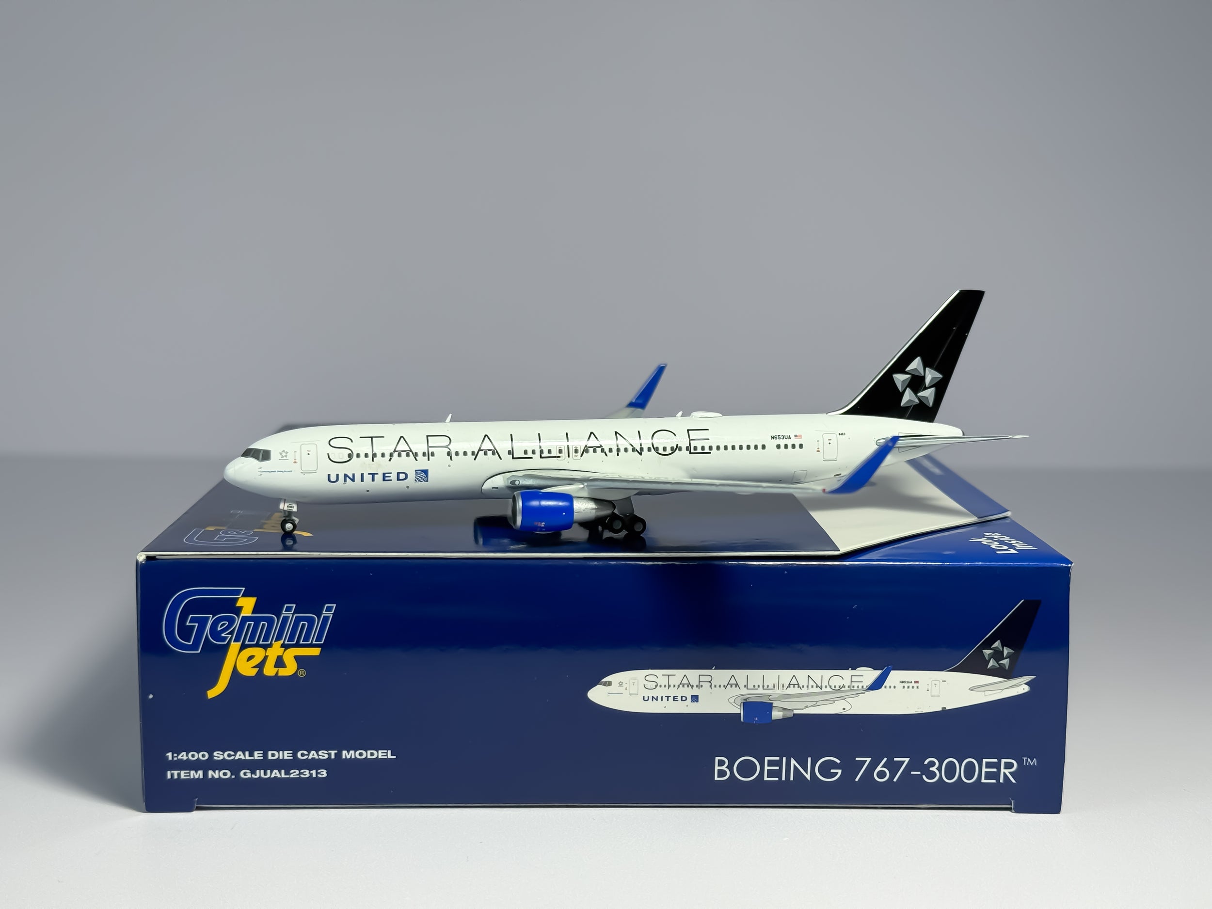 United Airlines Boeing 767-300ER 1:400 Gemini Jets N653UA (GJUAL2313)