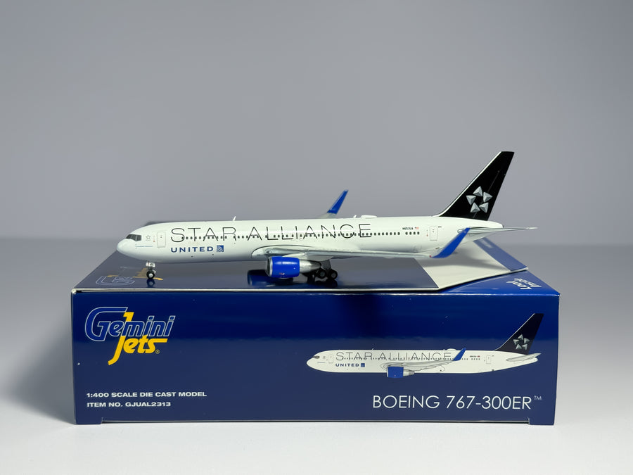 United Airlines Boeing 767-300ER 1:400 Gemini Jets N653UA (GJUAL2313)