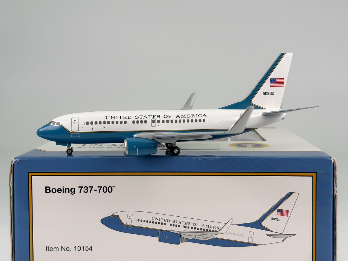 U.S Air Force (USAF) Boeing 737 (C-40) 1:200 Hogan 05-0932 (HG10154G)