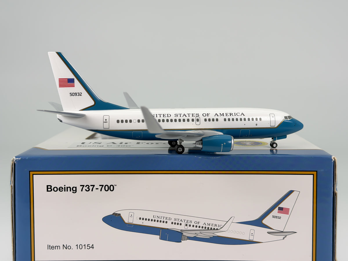 U.S Air Force (USAF) Boeing 737 (C-40) 1:200 Hogan 05-0932 (HG10154G)
