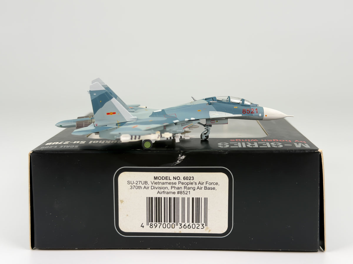 Vietnam Air Force Sukhoi Su-27 Flanker 1:200 Hogan 8521 RED (HG6023)