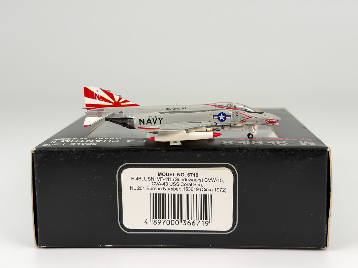 U.S Navy McDonnell Douglas F-4 Phantom II 1:200 Hogan 153019 (HG6719)