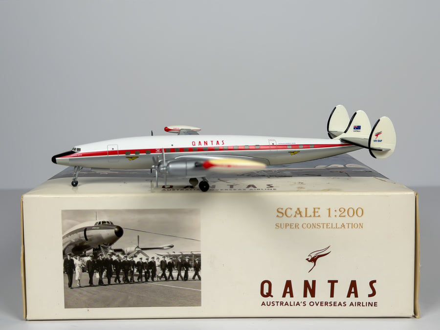 Qantas Airways Lockheed L-1049 1:200 Hogan Wings VH-EAP (HG8744)