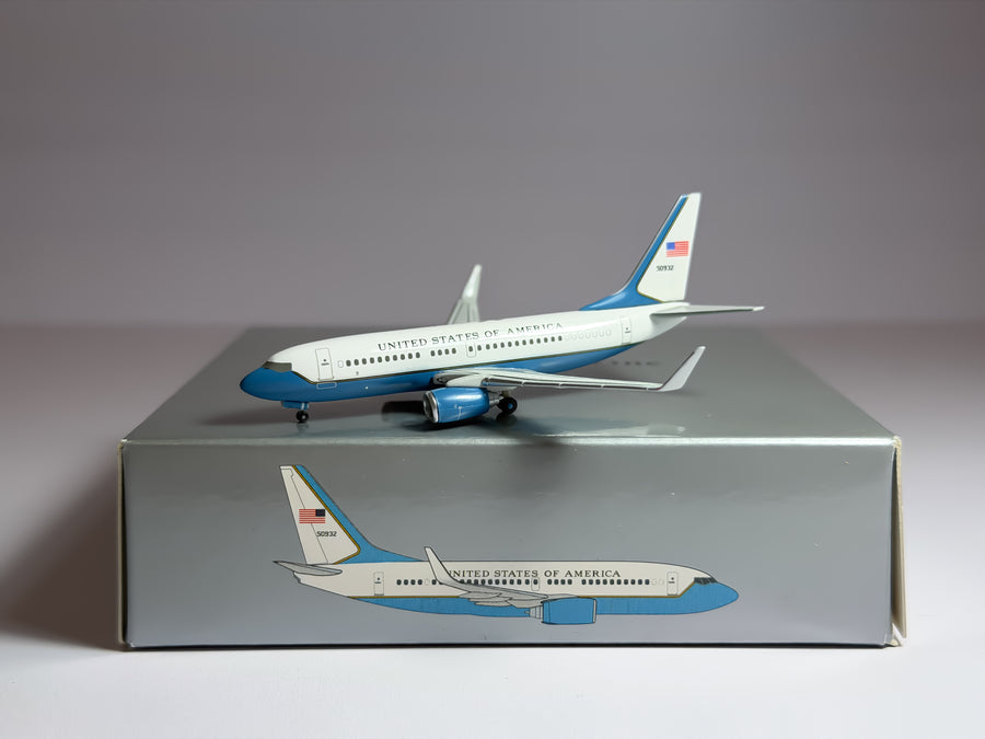 U.S Air Force (USAF) Boeing 737-700 (C-40B) 1:400 Hogan 05-0932 (HG8829)