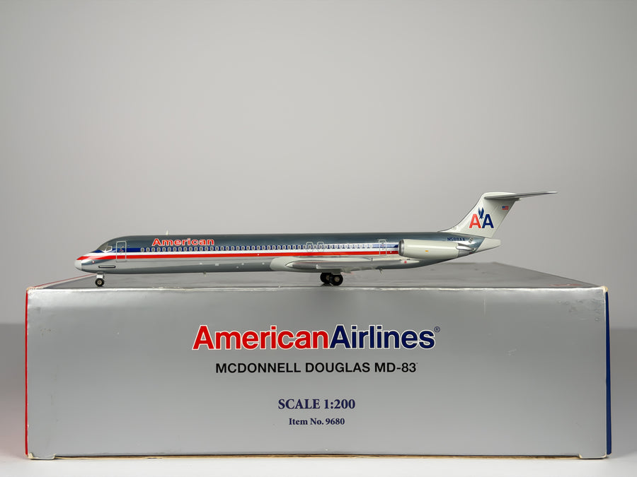 American Airlines McDonnell Douglas MD-83 1:200 Hogan Wings N588AA (HG9680)