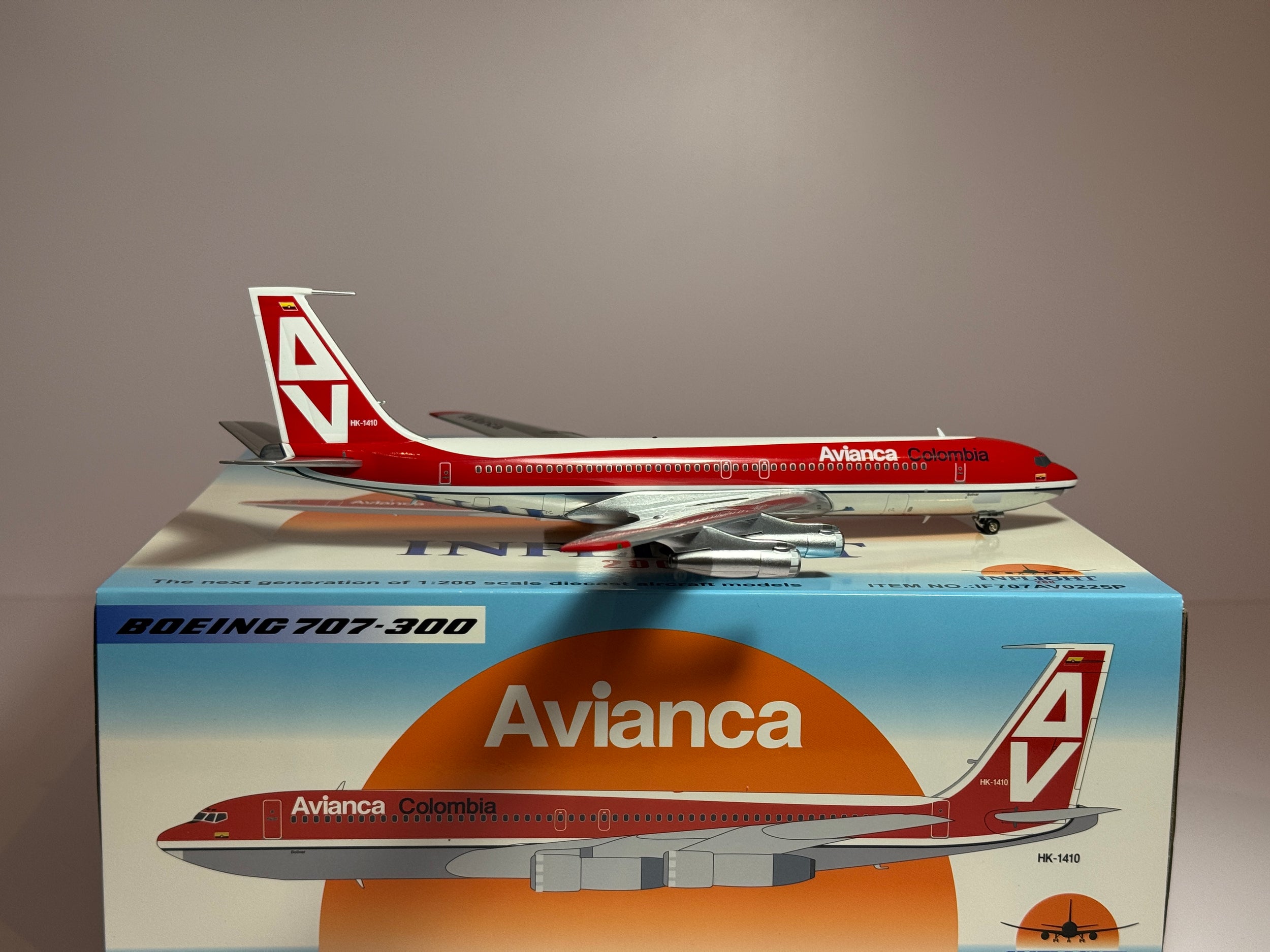 Inflight 1:200 Avianca Colombia Boeing 707-320 HK-1410 AV Tail IF707AV0225P w/stand