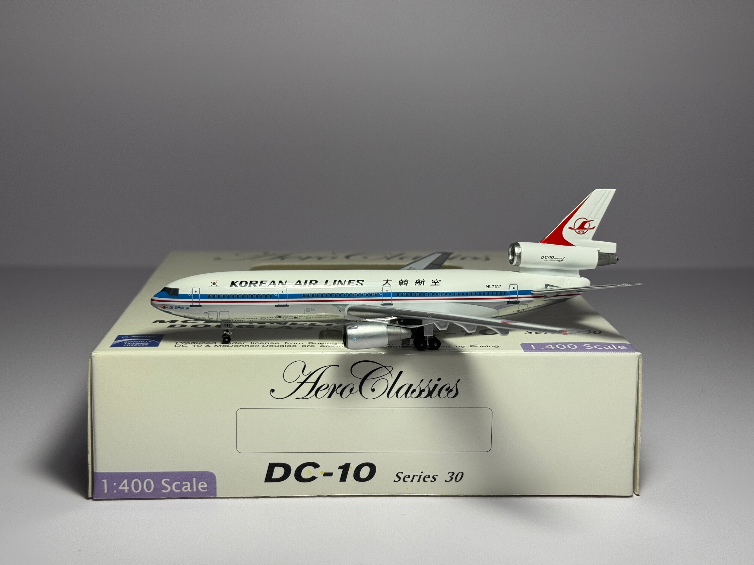 Aeroclassics 1:400 Korean Airlines McDonnell Douglas DC-10-30 HL7317 1960s colors ACHL7317