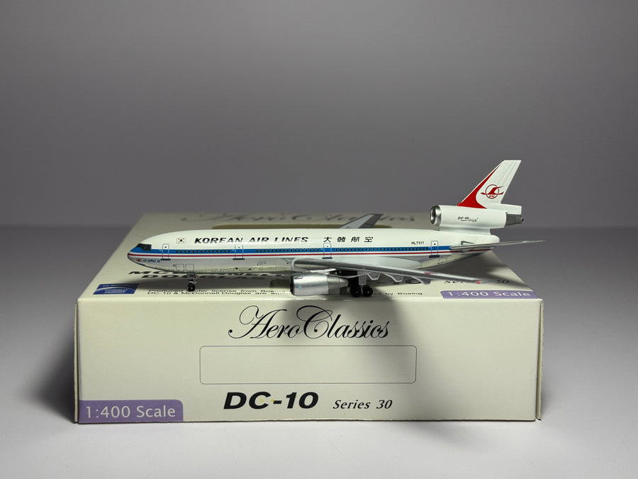 Aeroclassics 1:400 Korean Airlines McDonnell Douglas DC-10-30 HL7317 1960s colors ACHL7317