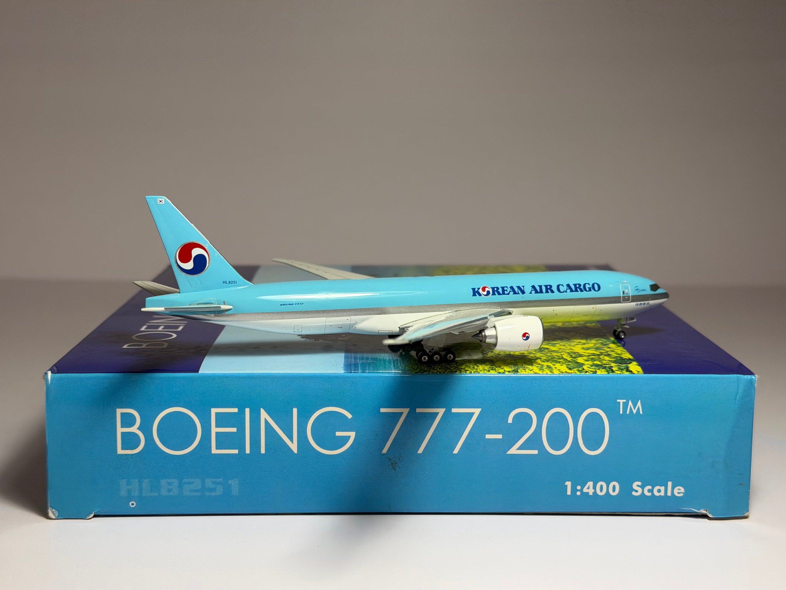 Phoenix Model 1:400 Korean Air Boeing 777-200F HL8251 PH404001