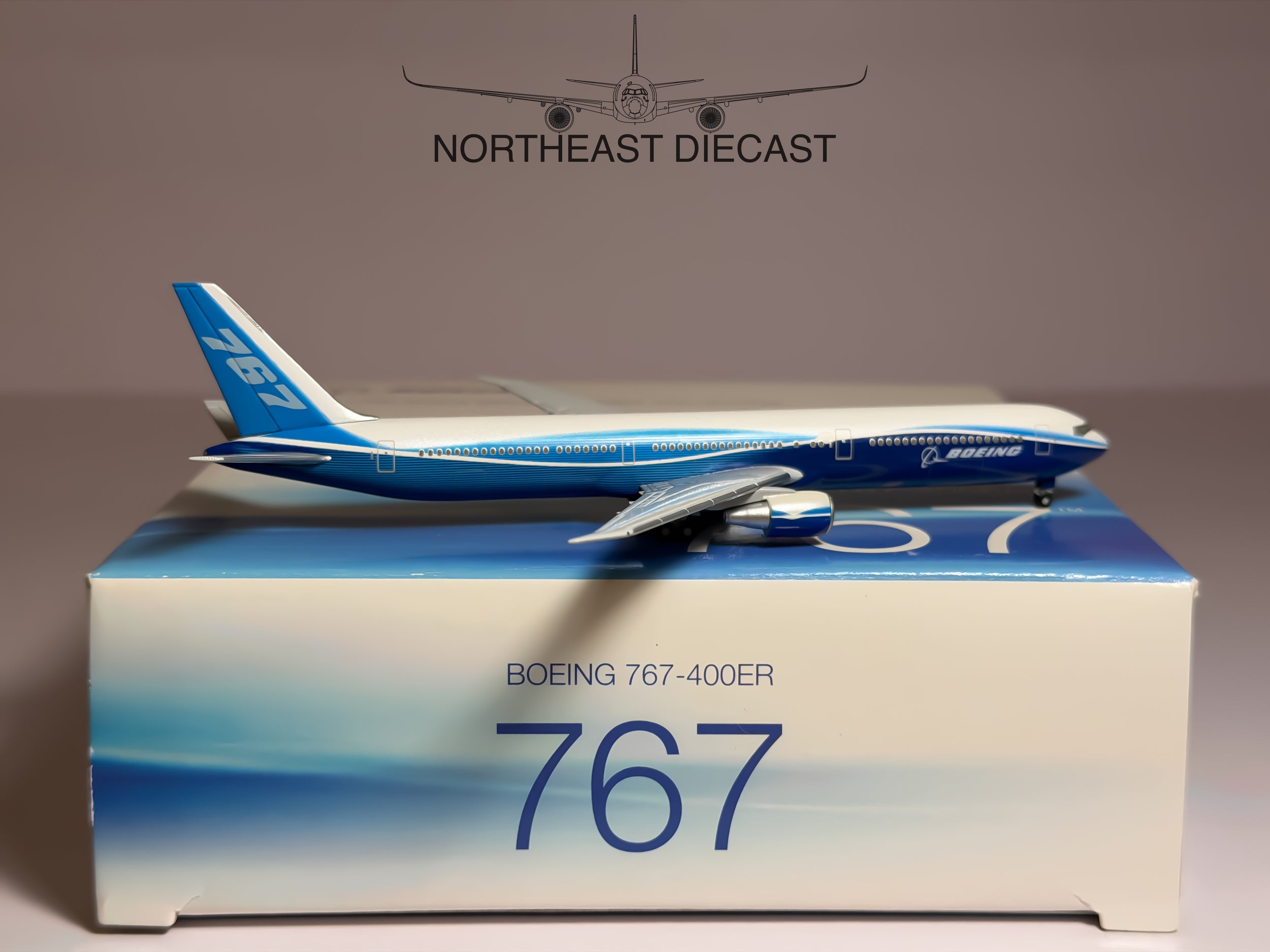 Boeing House Boeing 767-400ER 1:400 Hogan (HG8287)