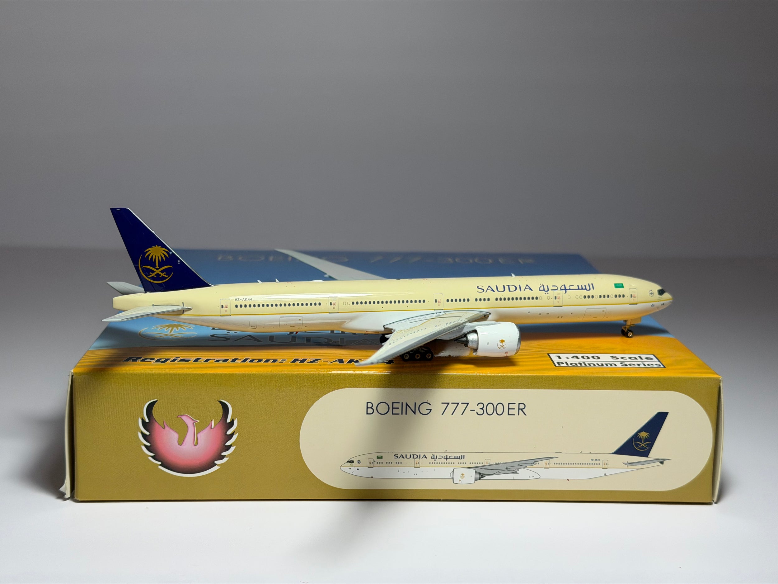Phoenix Model 1:400 Saudia Boeing 777-300ER HZ-AK44 PH4SVA2185